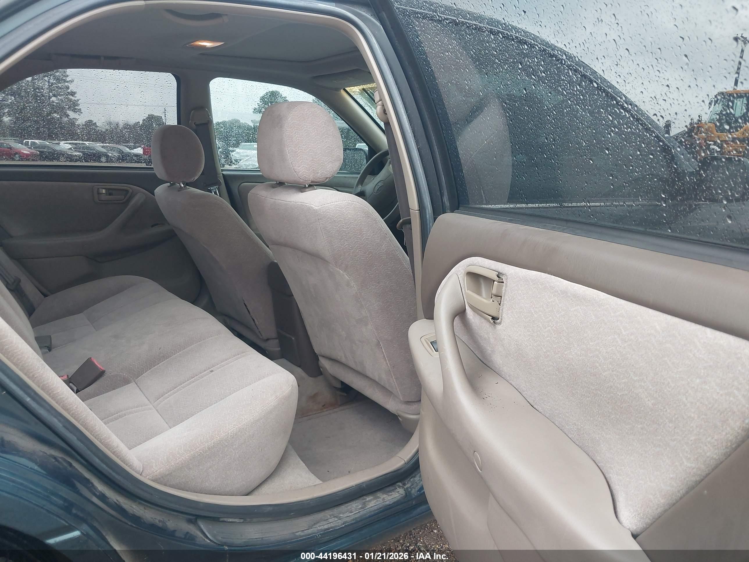TOYOTA CAMRY image 8