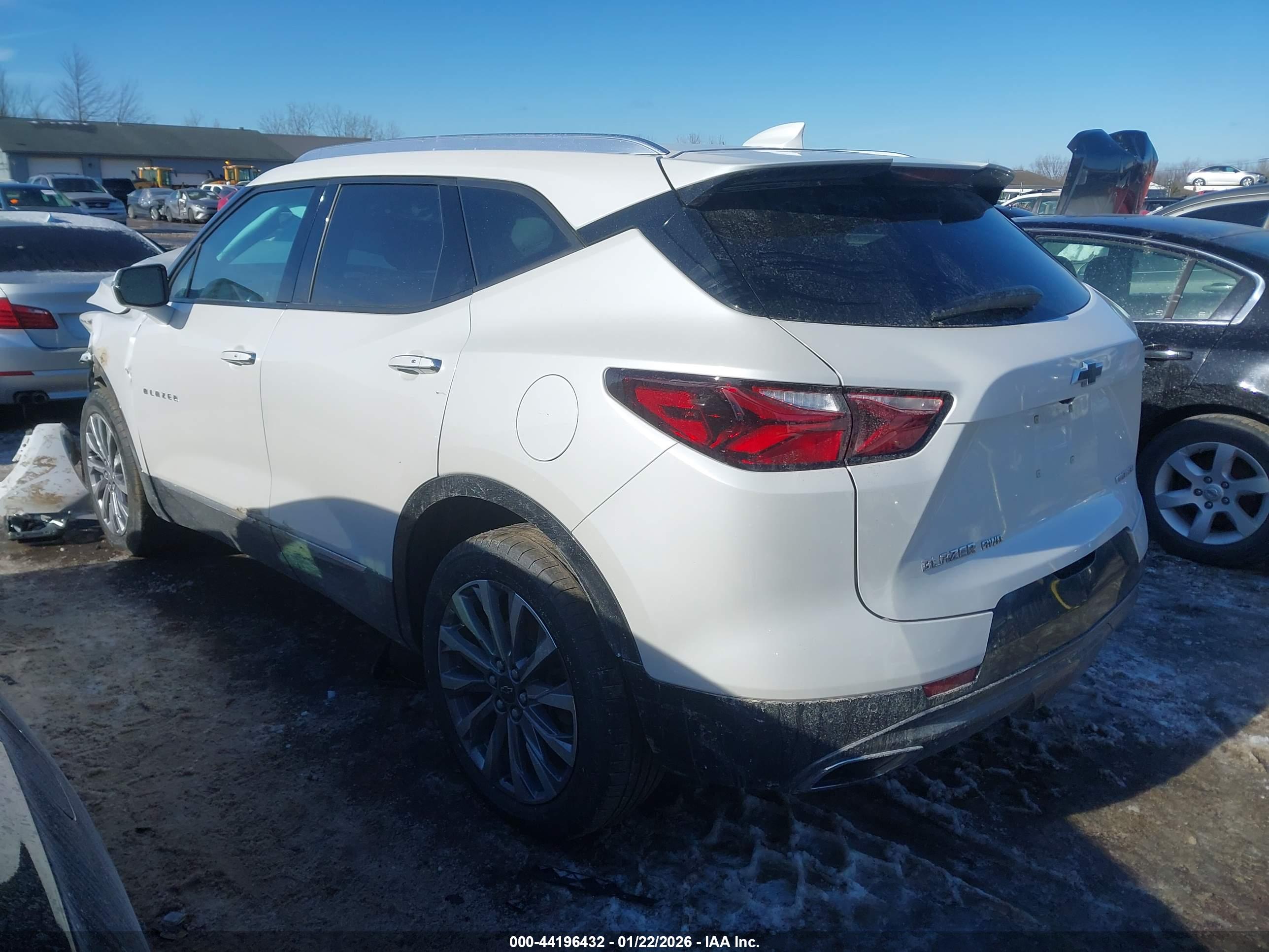 CHEVROLET BLAZER image 3