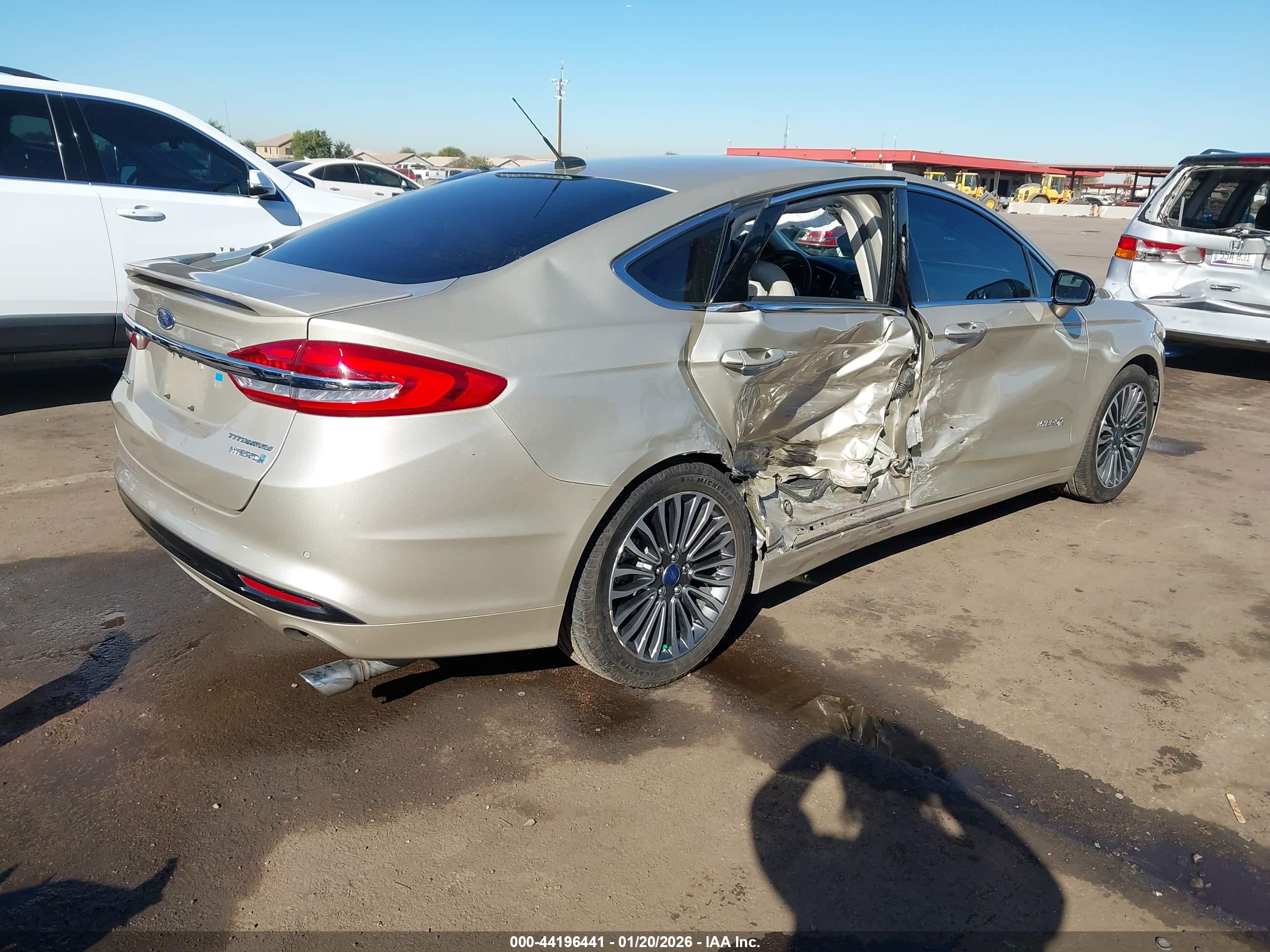 FORD FUSION image 4