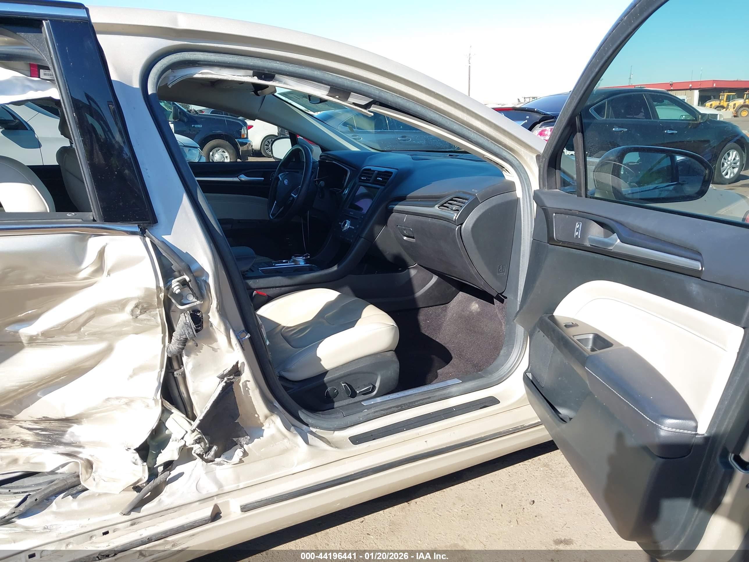 FORD FUSION image 5