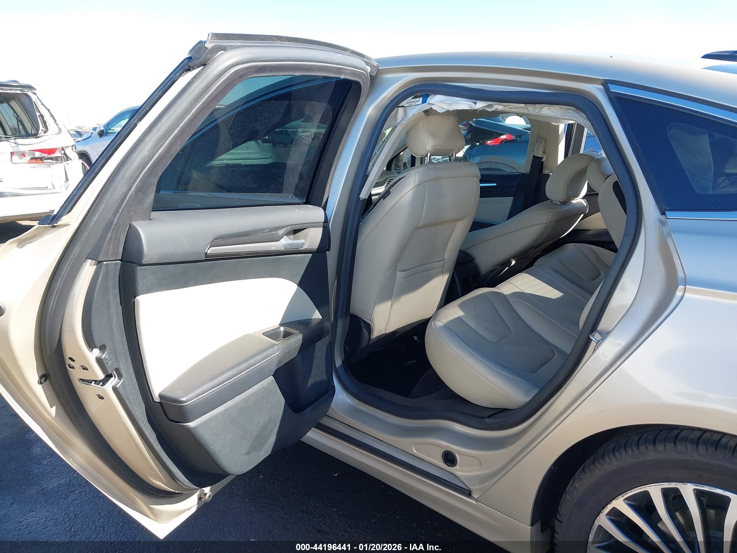 FORD FUSION image 8