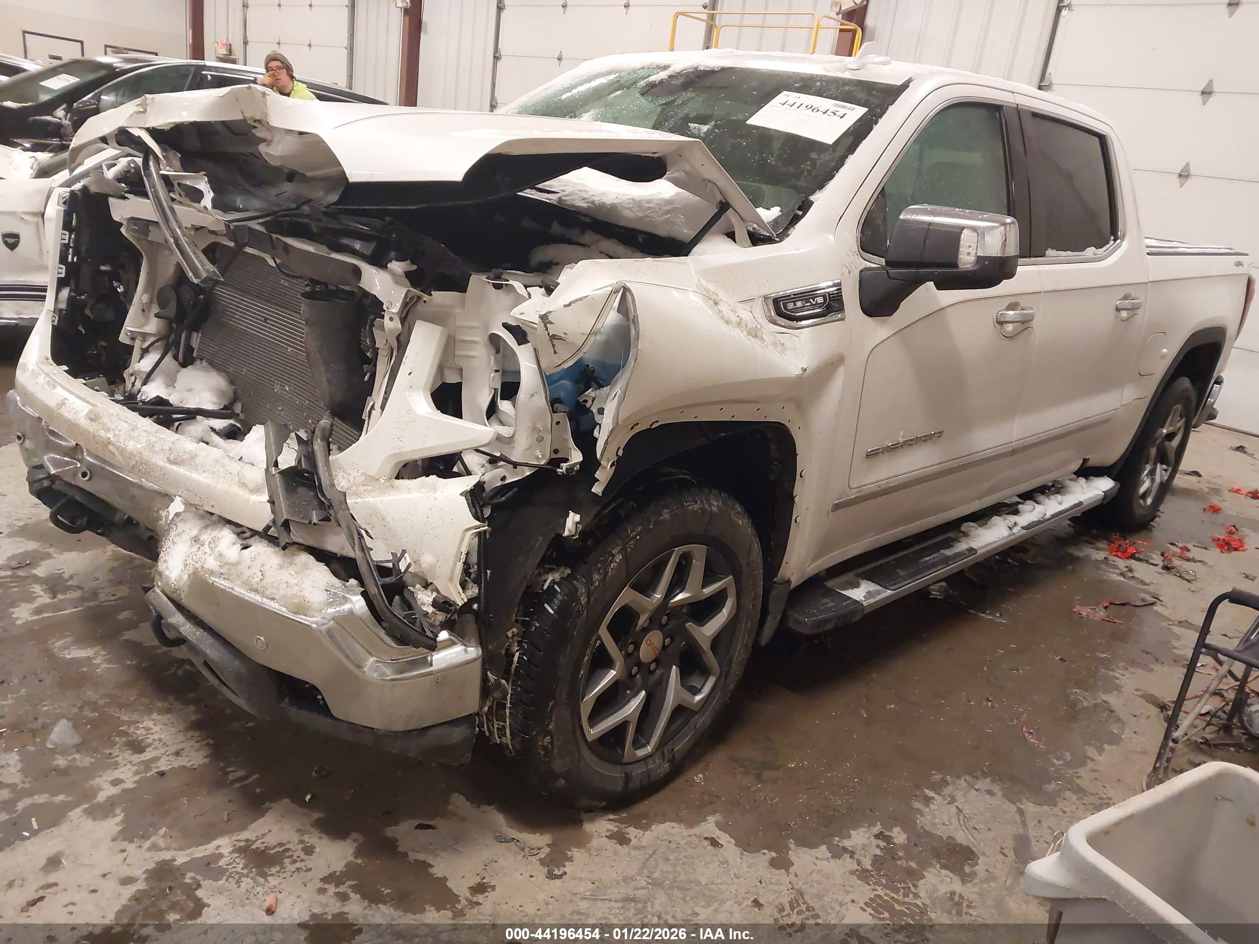 GMC SIERRA image 2