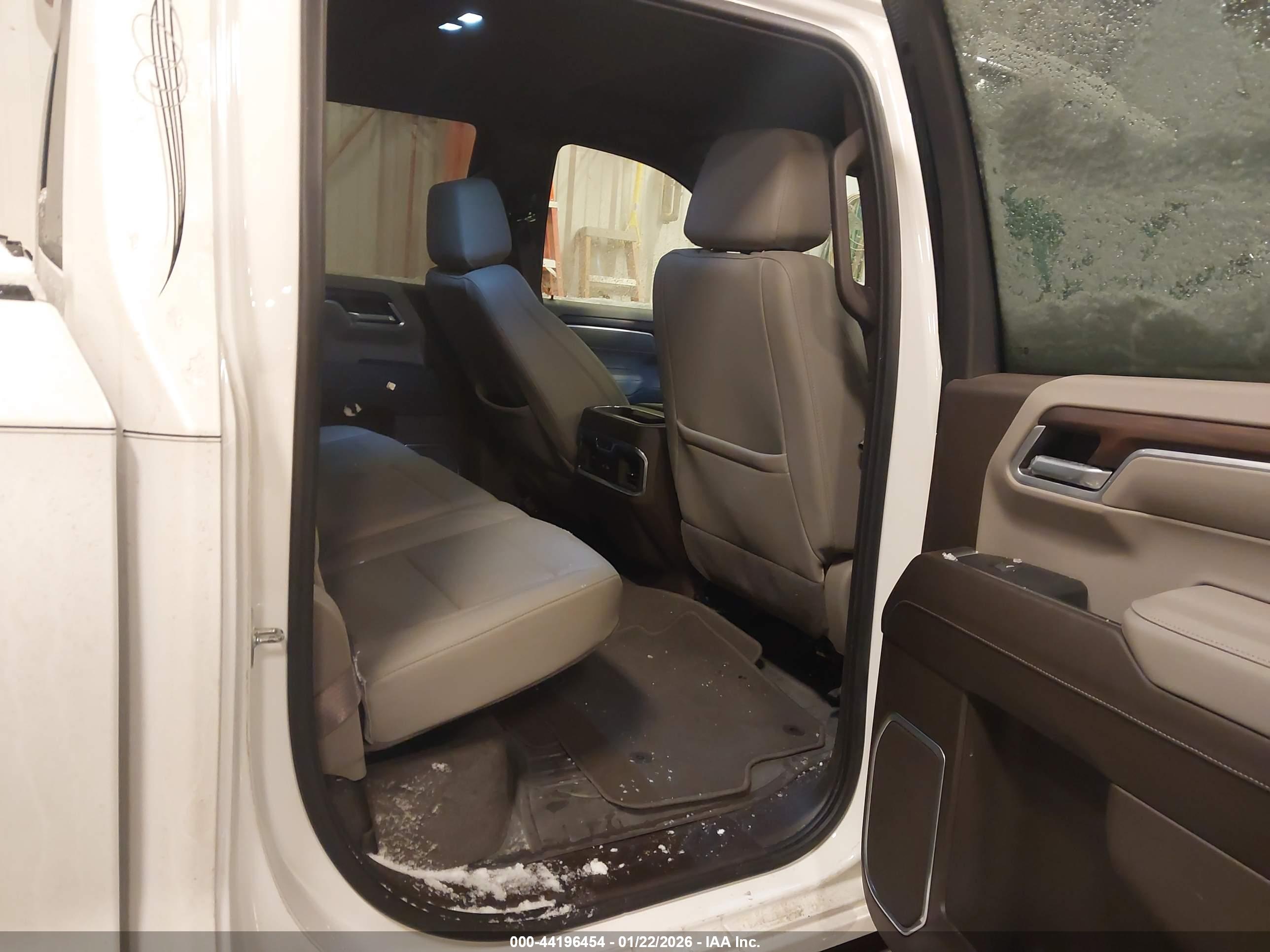 GMC SIERRA image 8