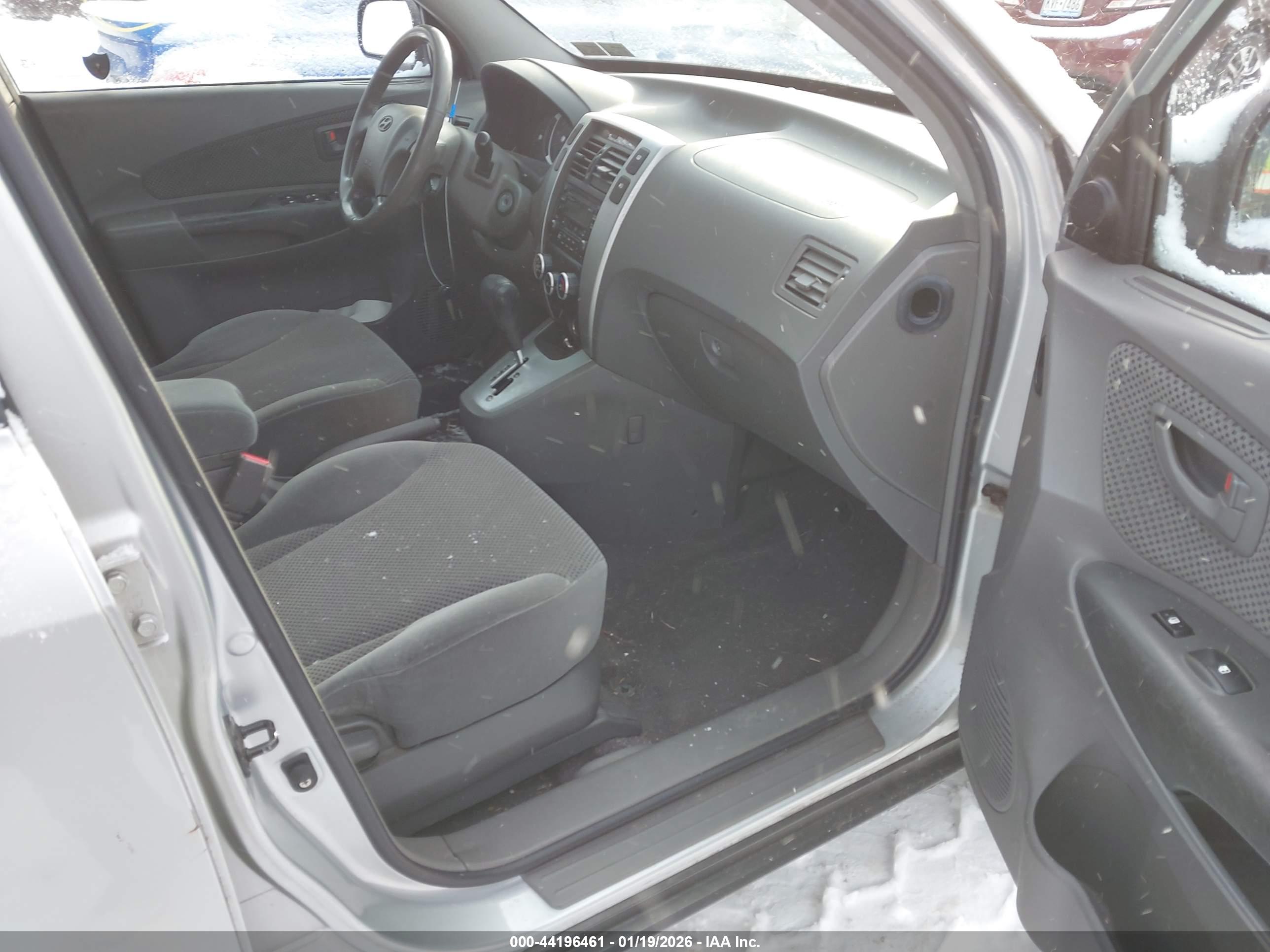 HYUNDAI TUCSON image 5