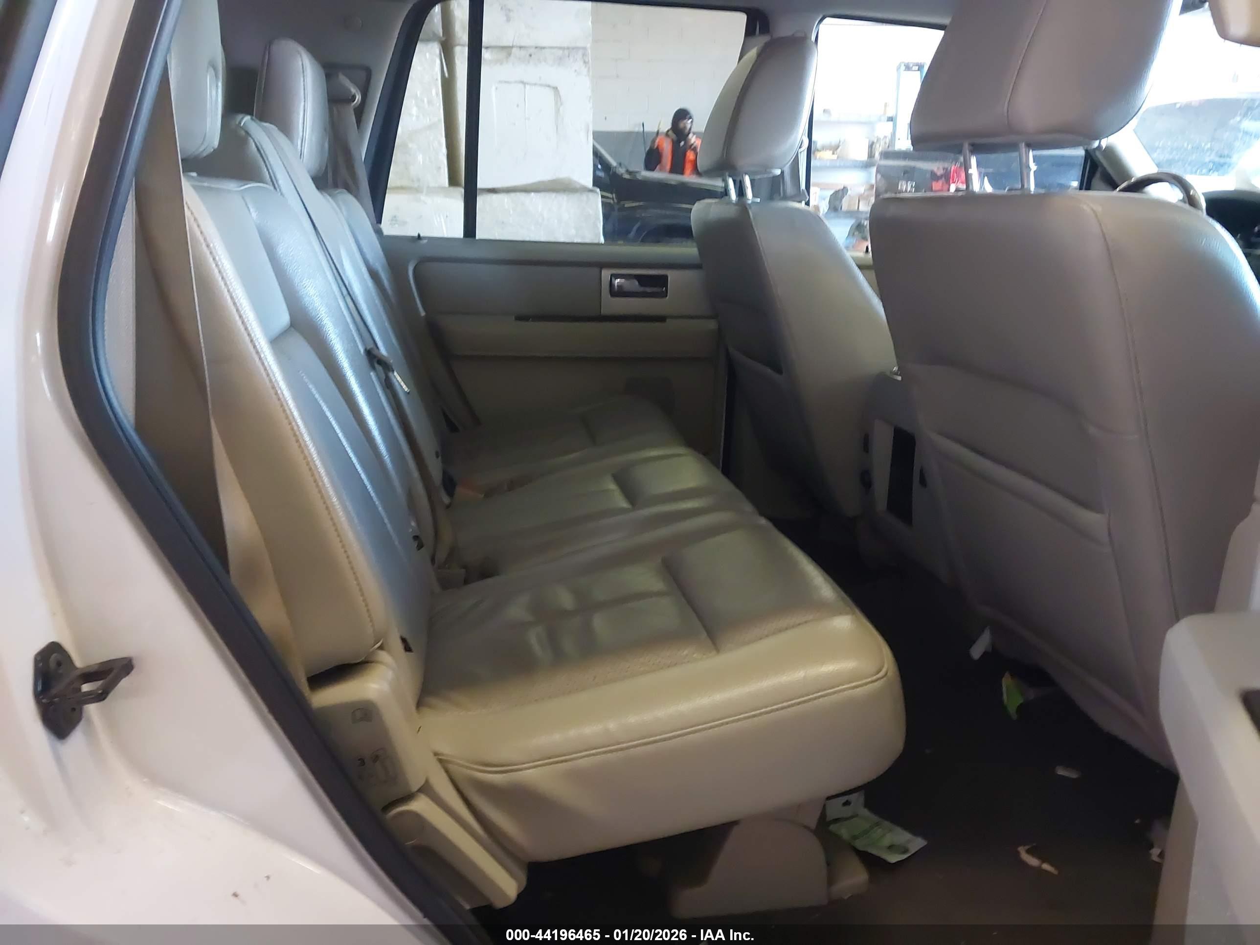FORD EXPEDITION image 8