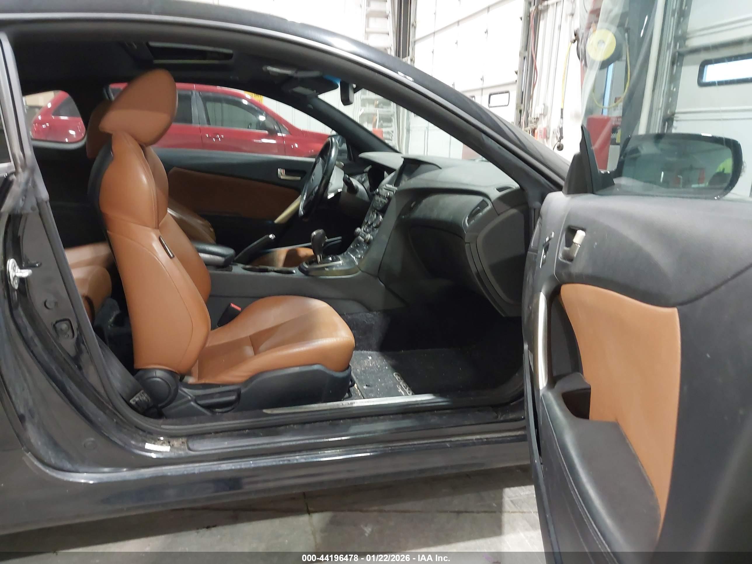 HYUNDAI GENESIS image 5