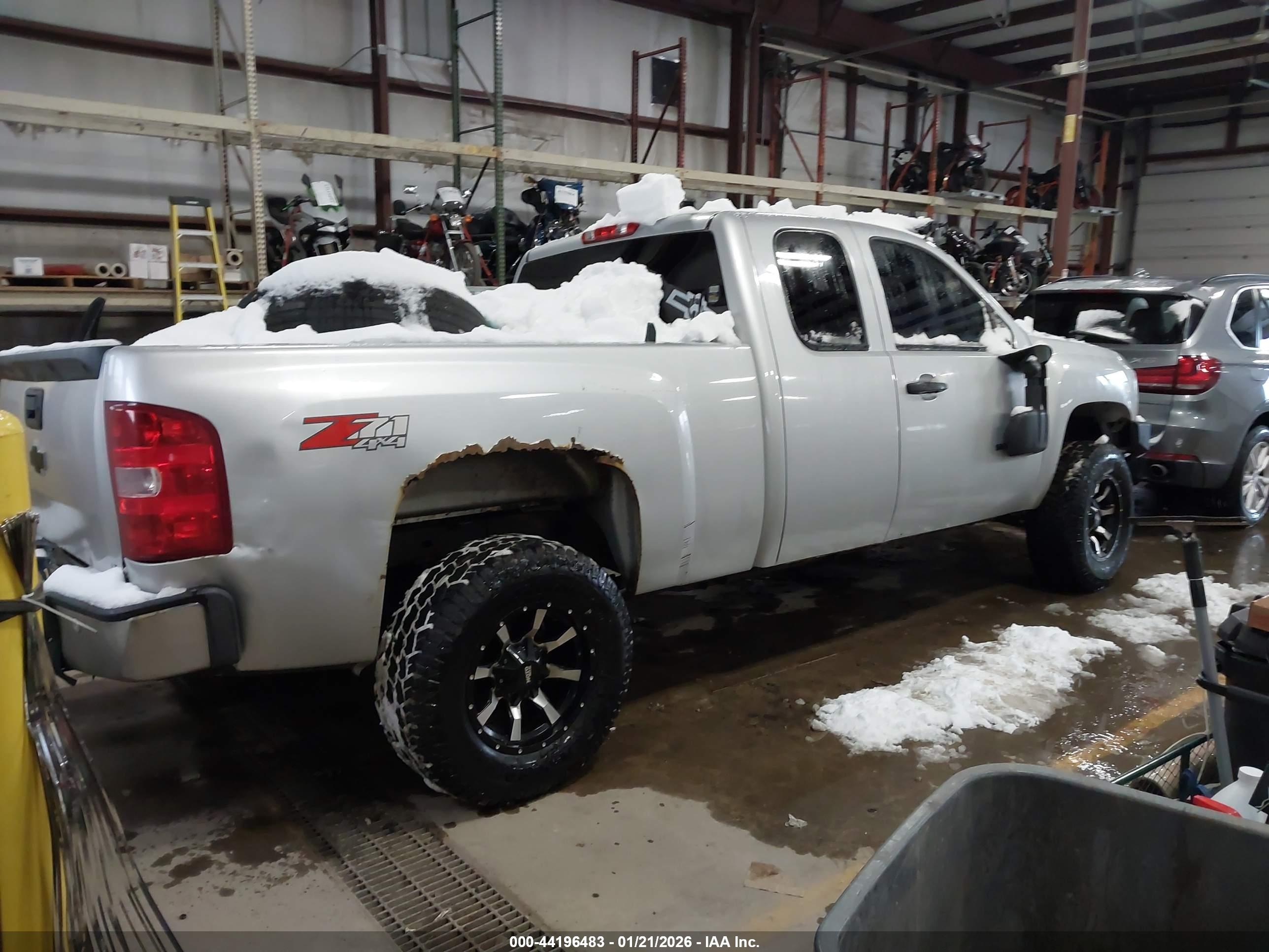 CHEVROLET SILVERADO image 4