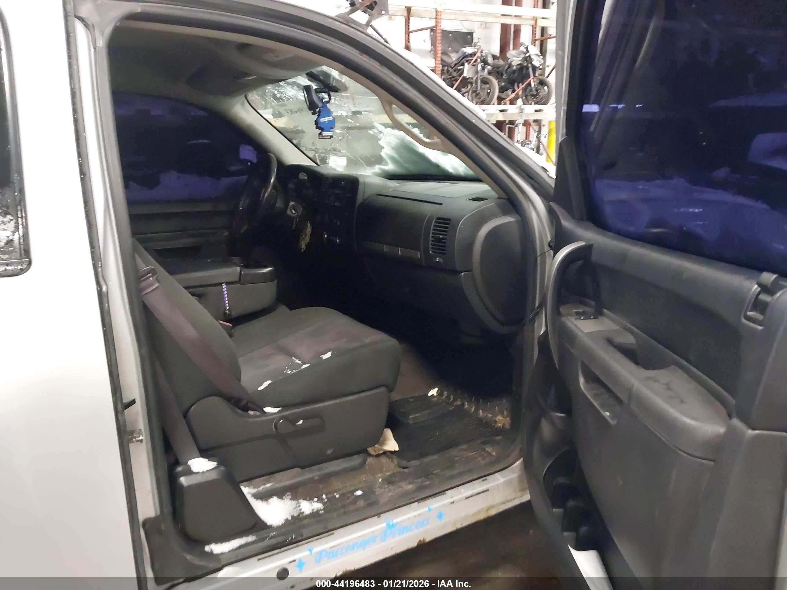 CHEVROLET SILVERADO image 5