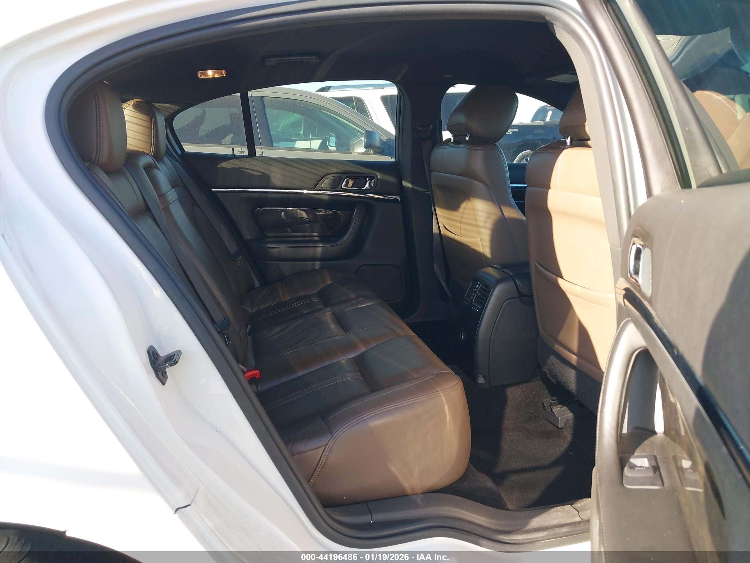 LINCOLN MKS image 8