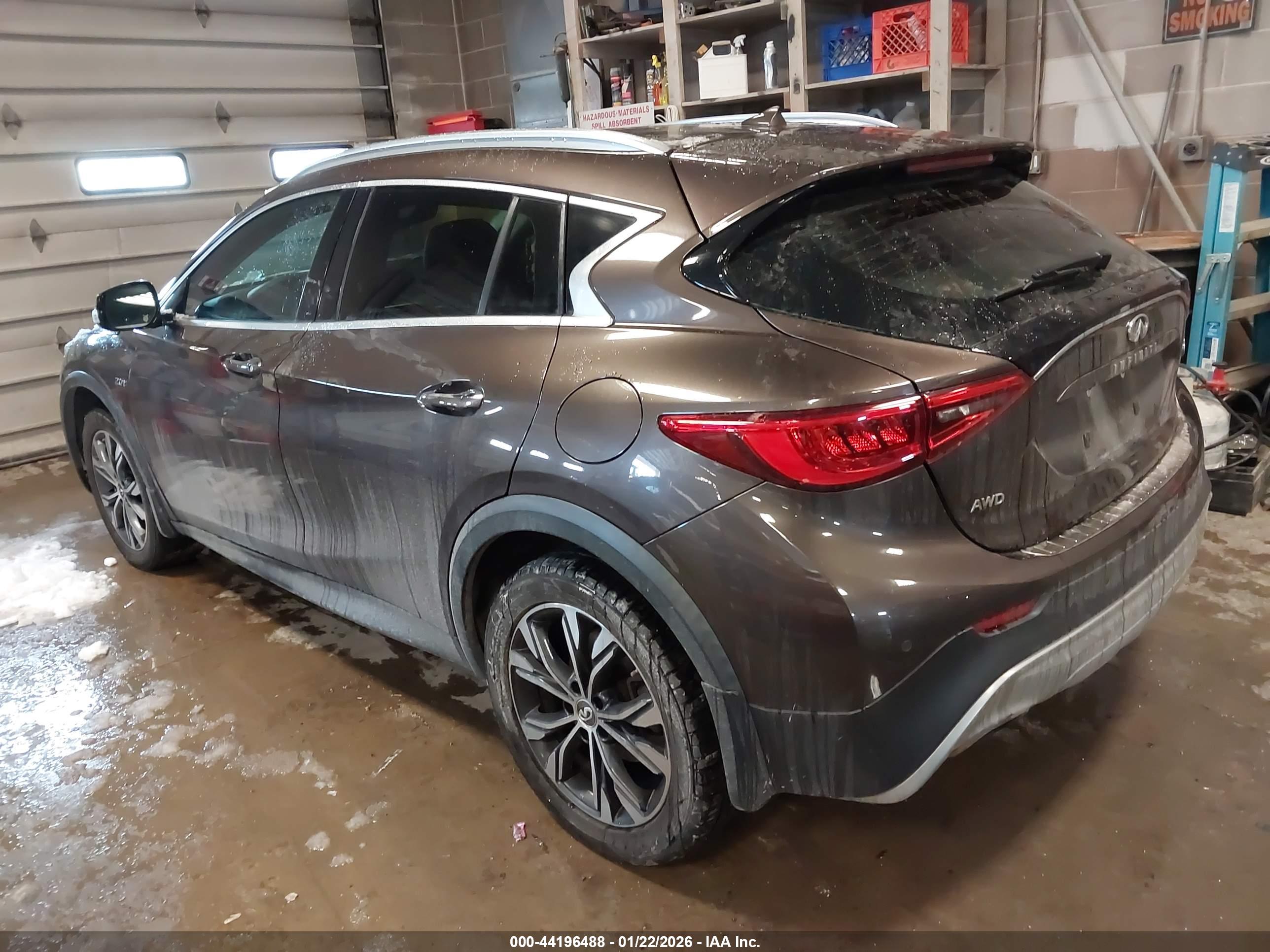 INFINITI QX30 image 3