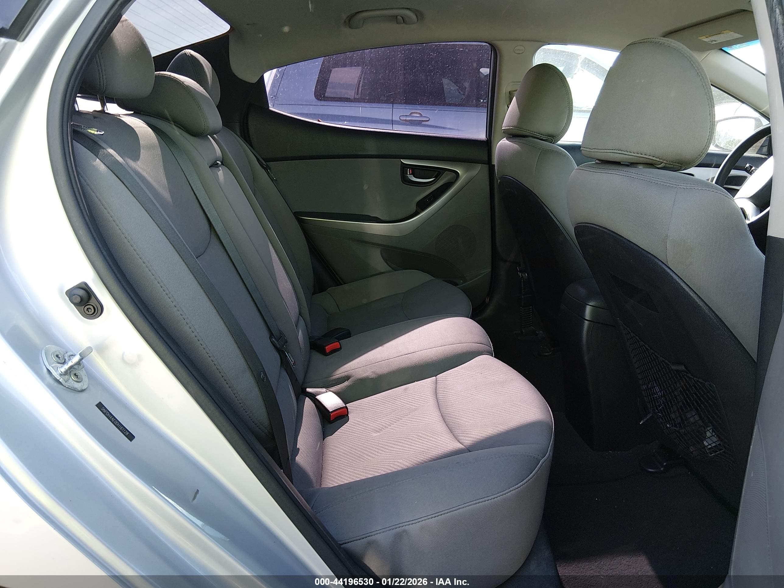 HYUNDAI ELANTRA image 8