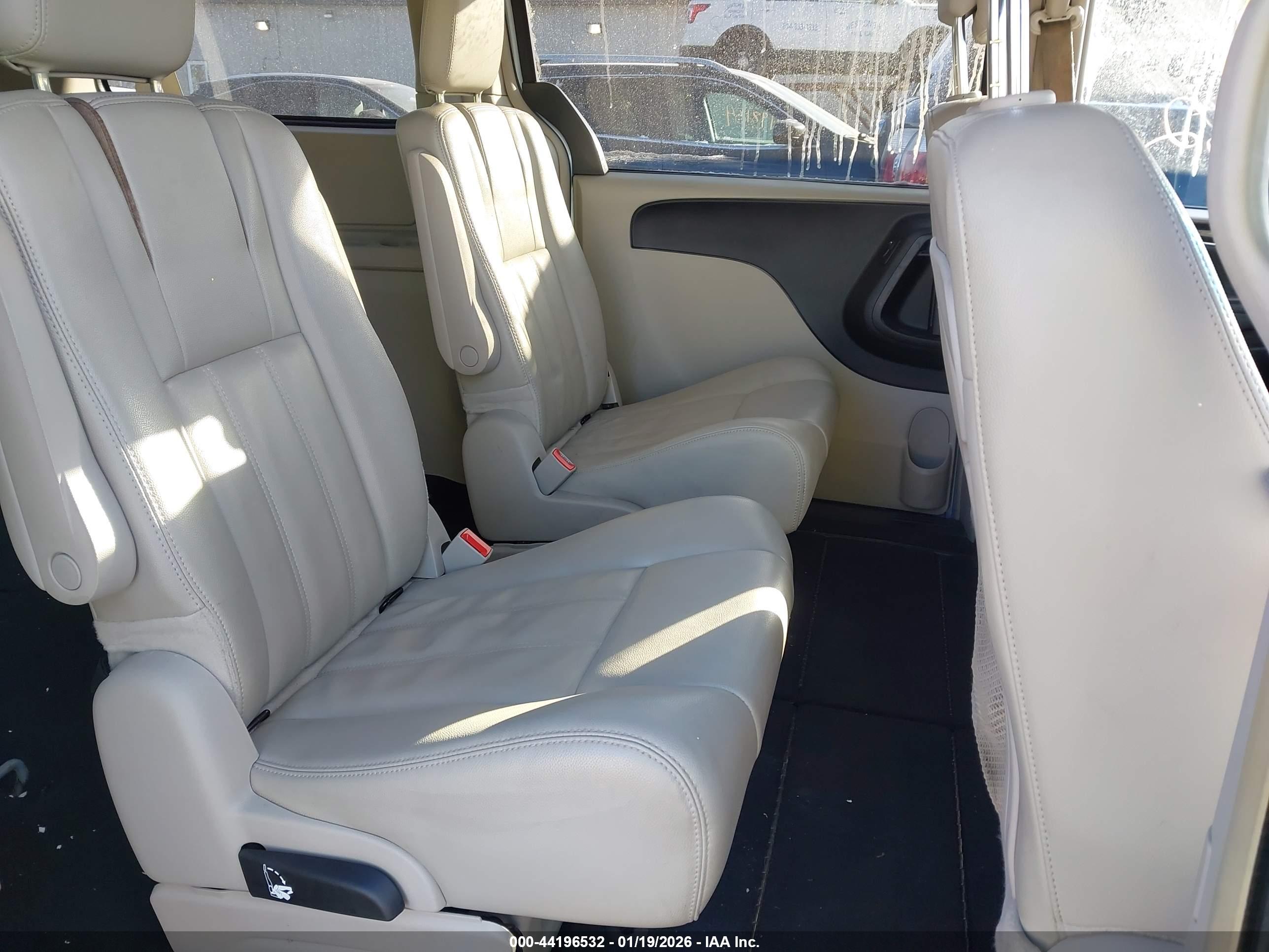 CHRYSLER TOWN image 8