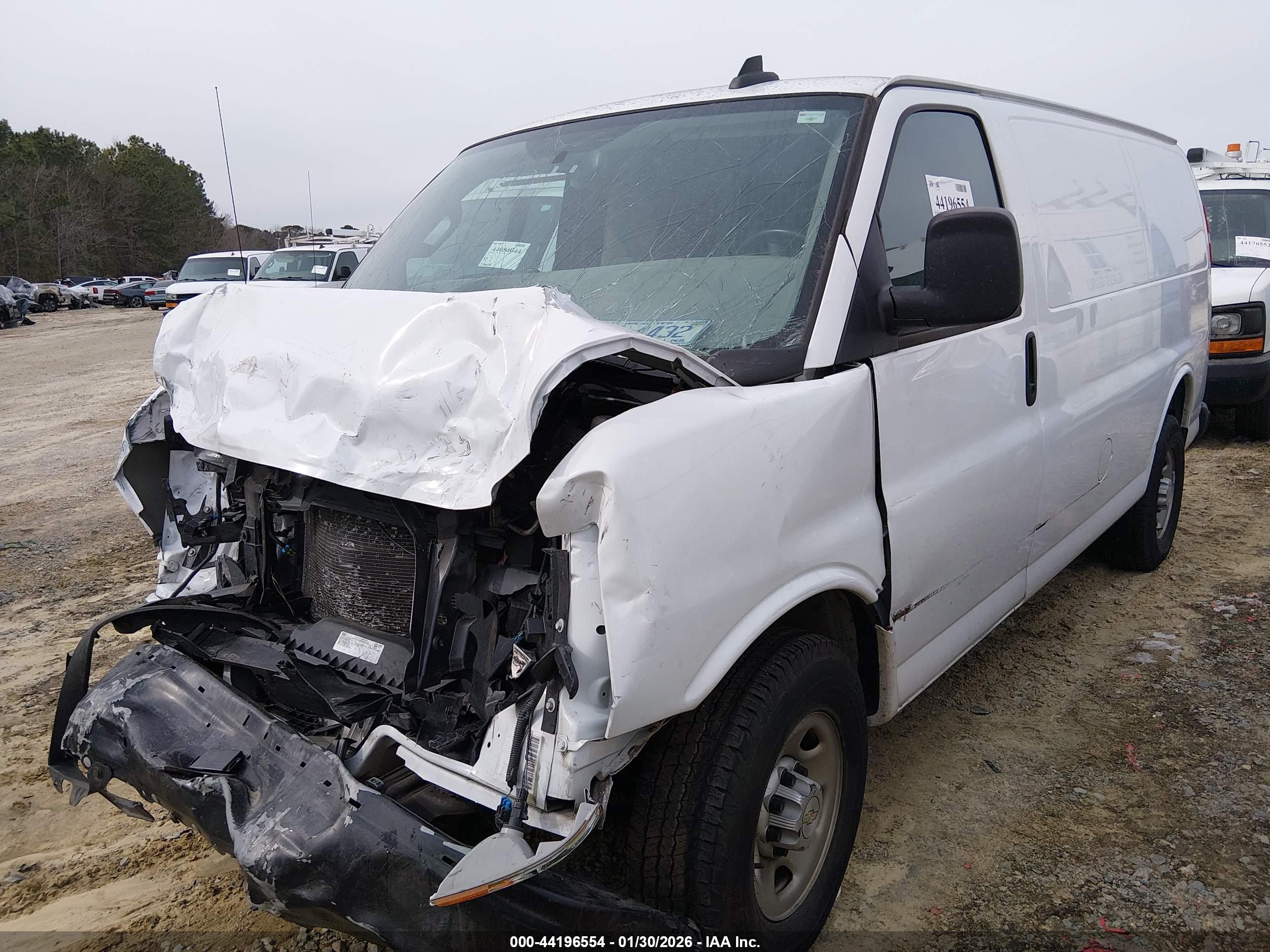 CHEVROLET EXPRESS image 2