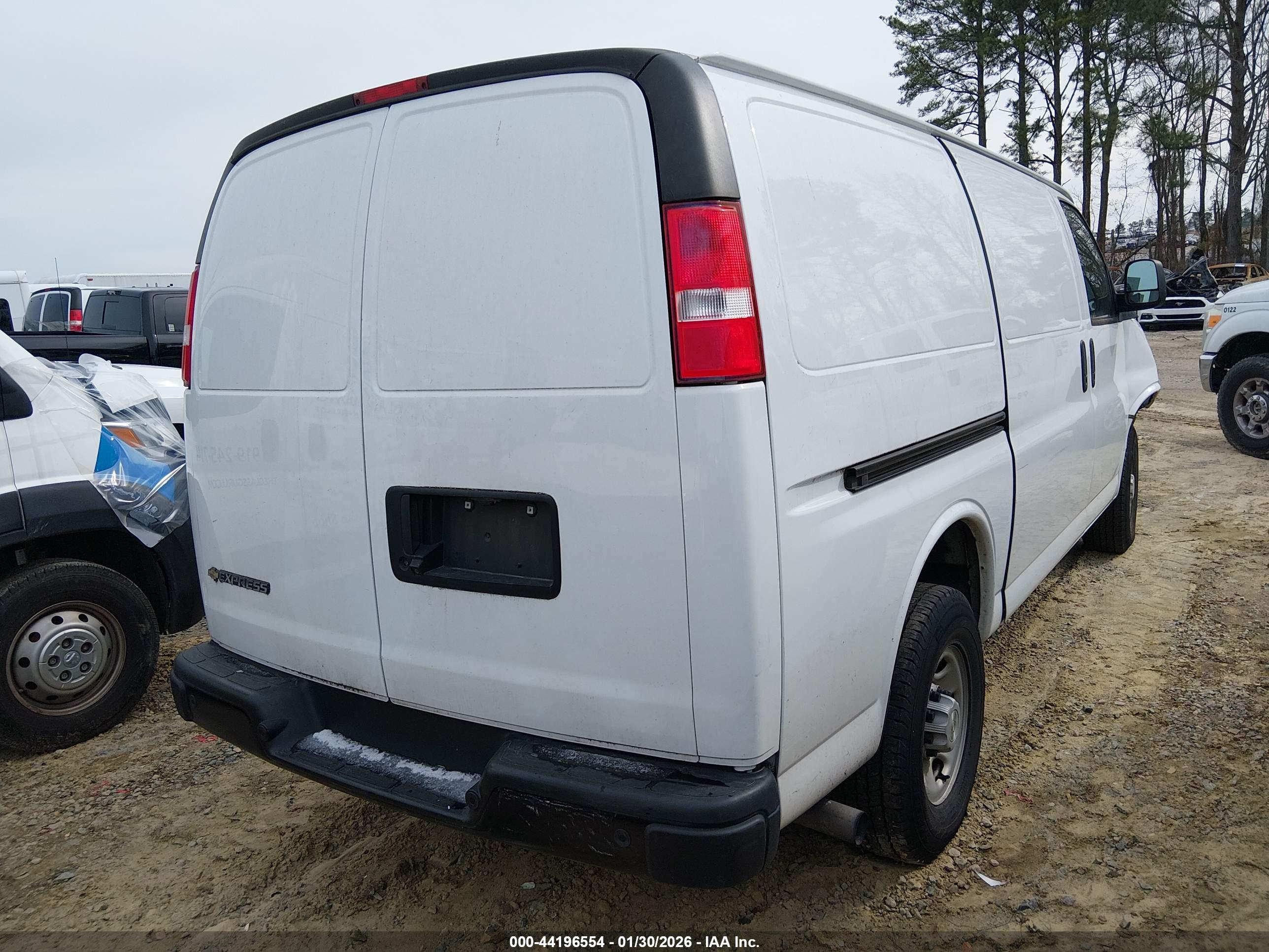CHEVROLET EXPRESS image 4