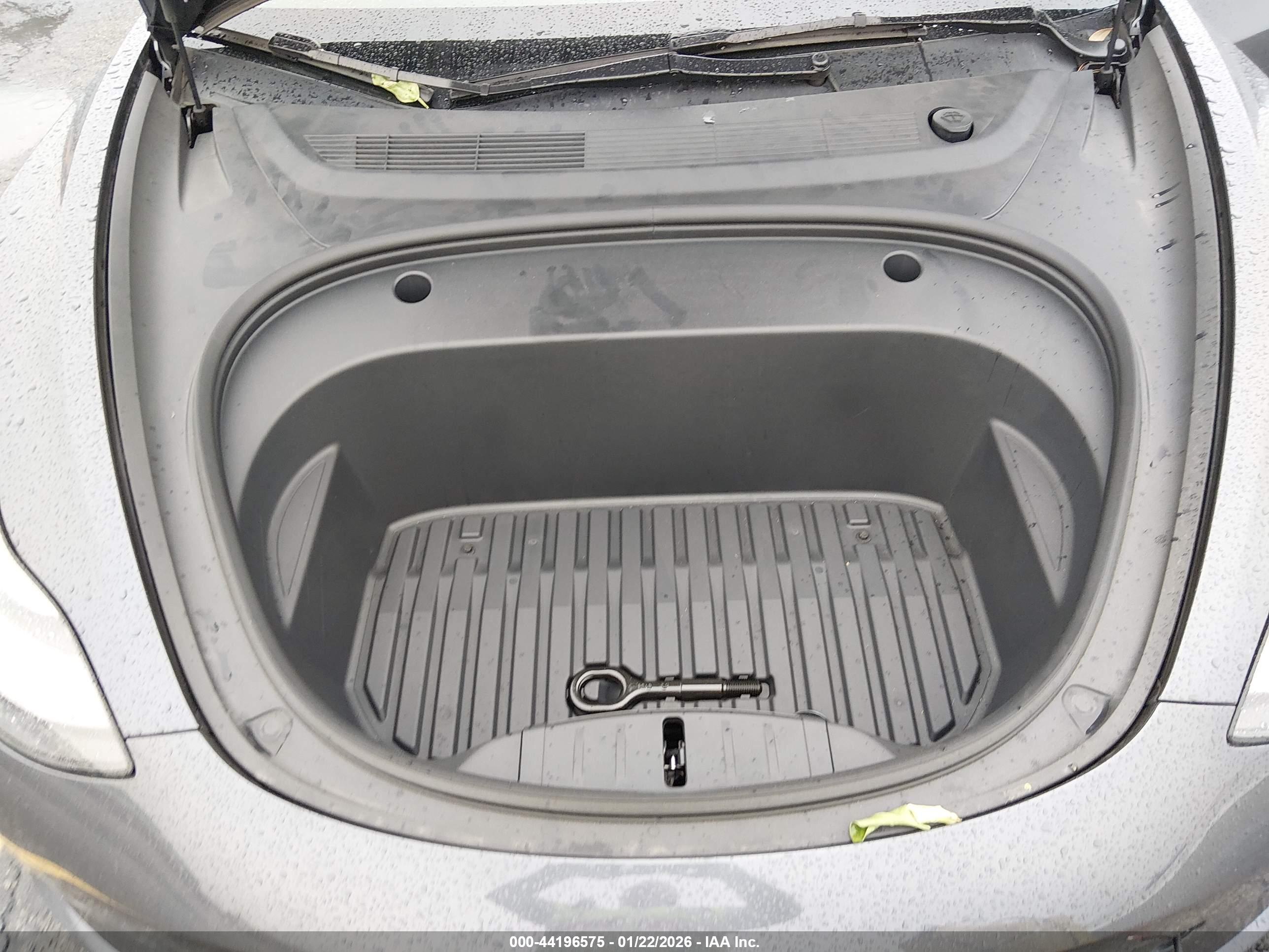 TESLA MODEL image 10