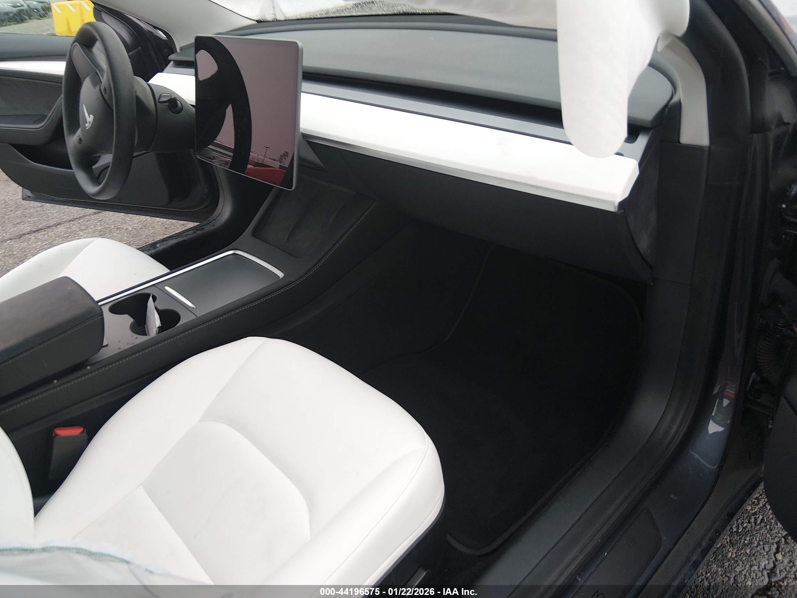 TESLA MODEL image 5