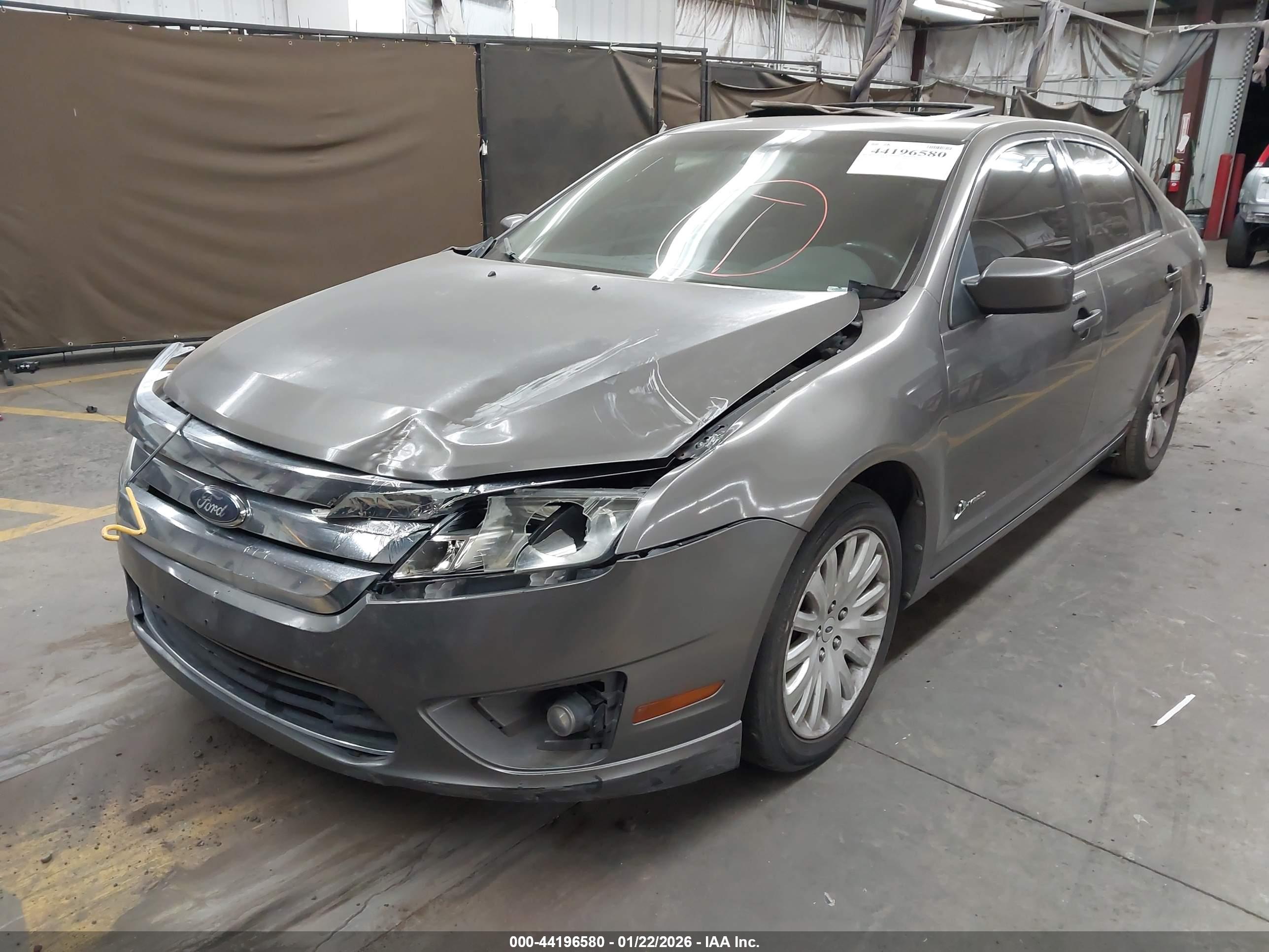 FORD FUSION image 2