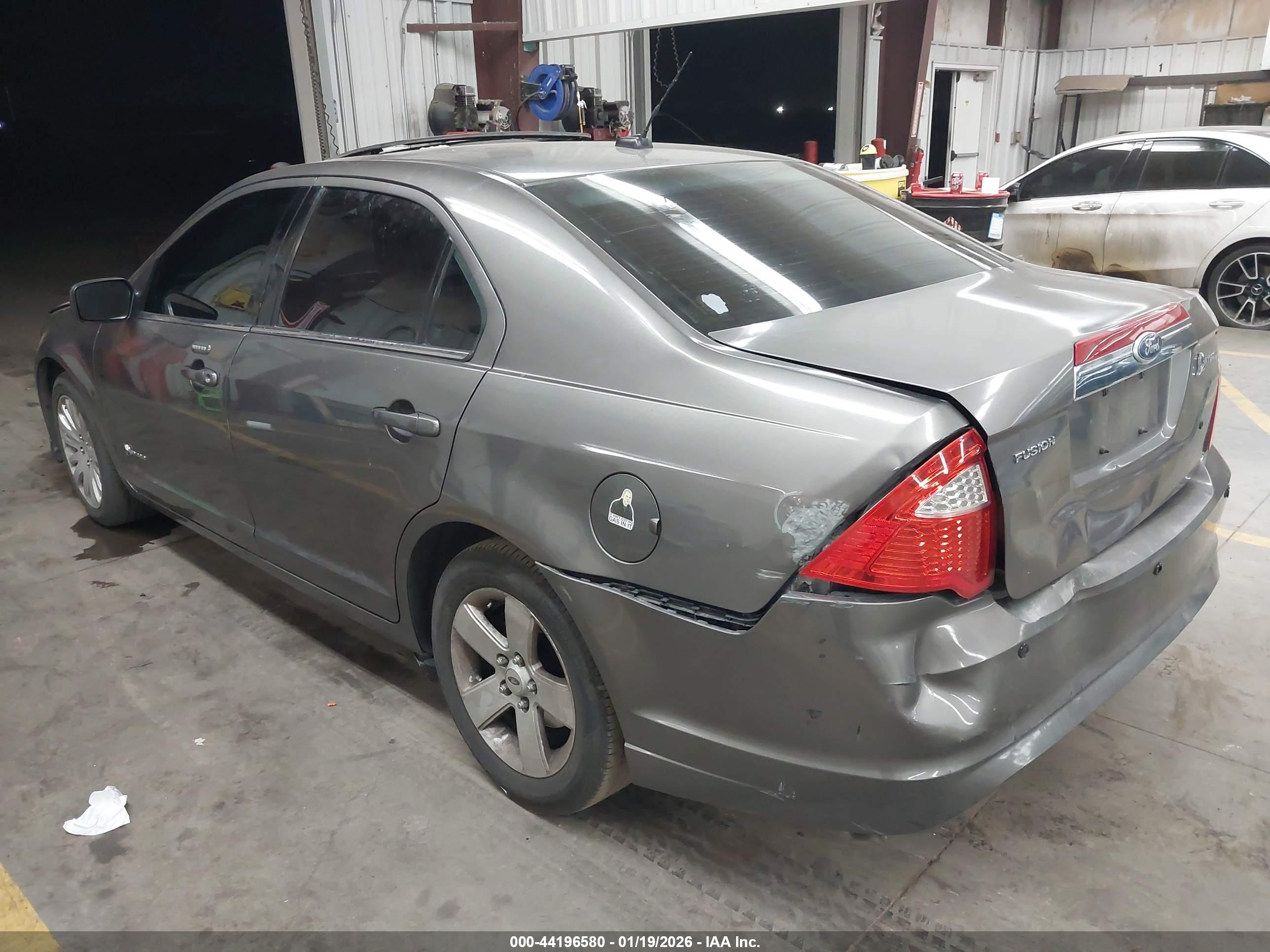 FORD FUSION image 3