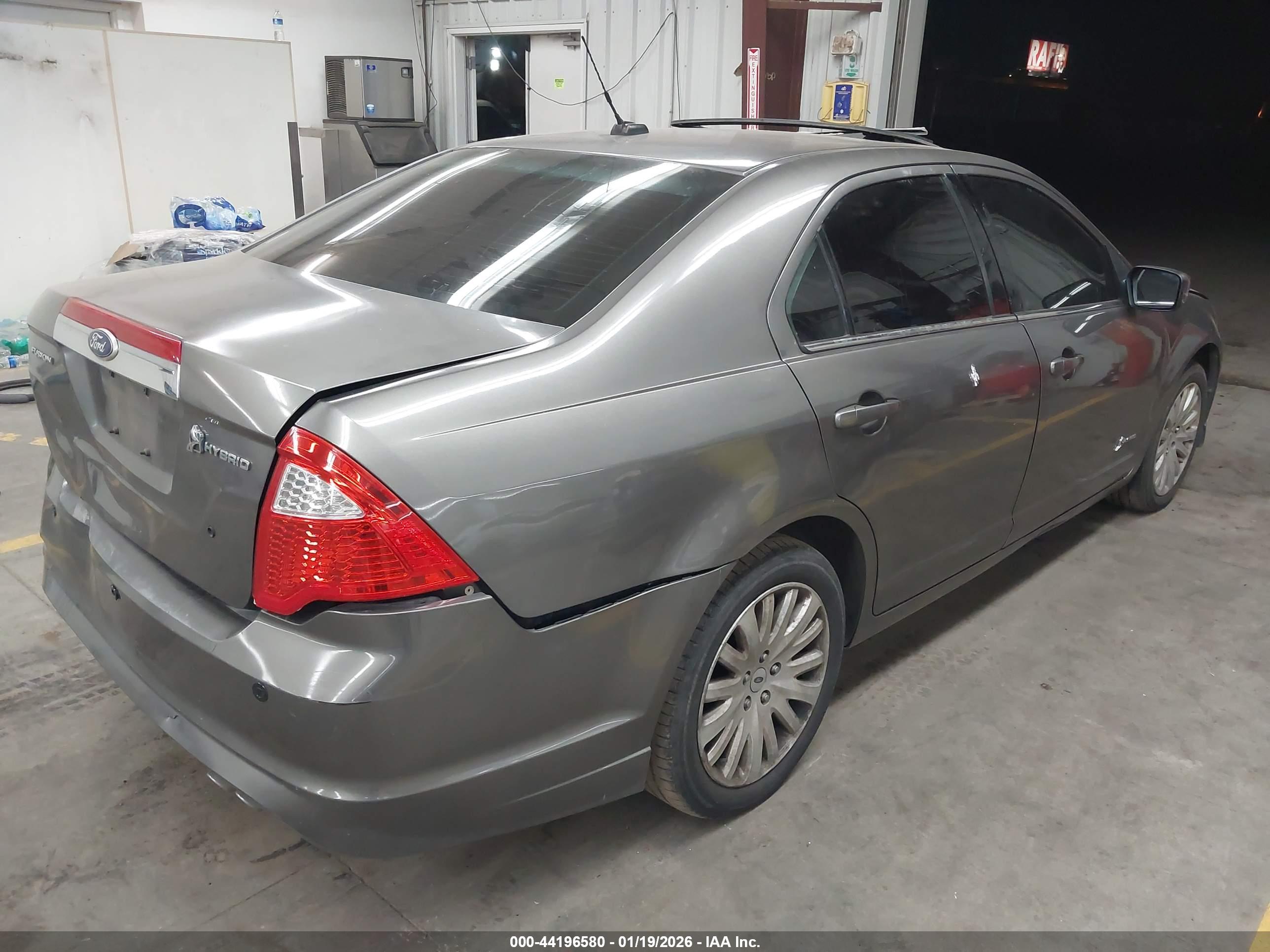 FORD FUSION image 4