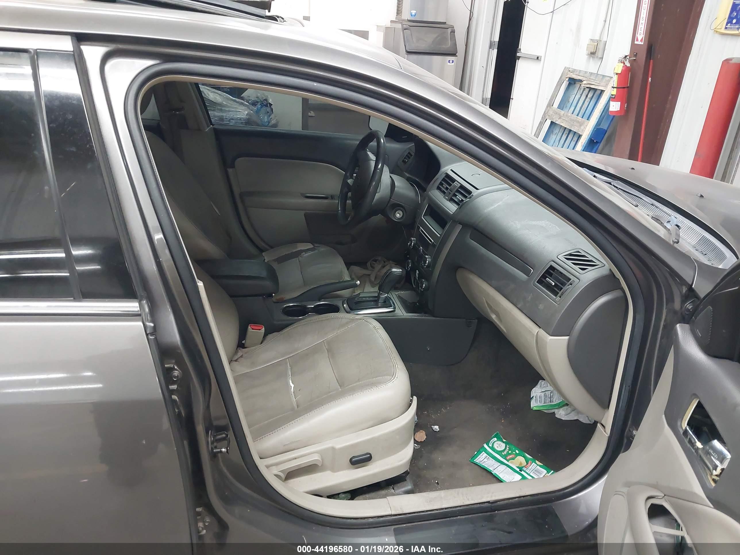FORD FUSION image 5