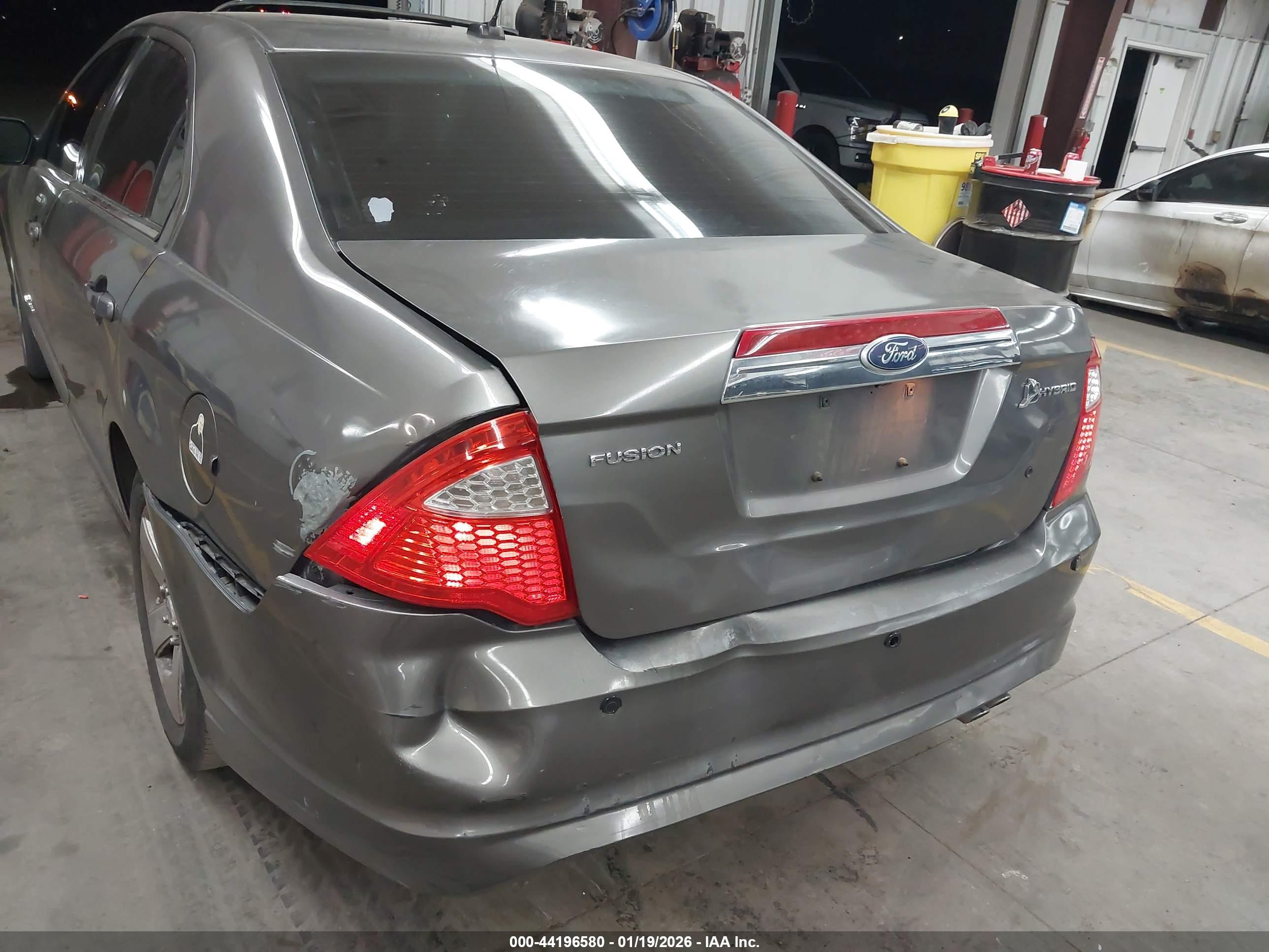 FORD FUSION image 6