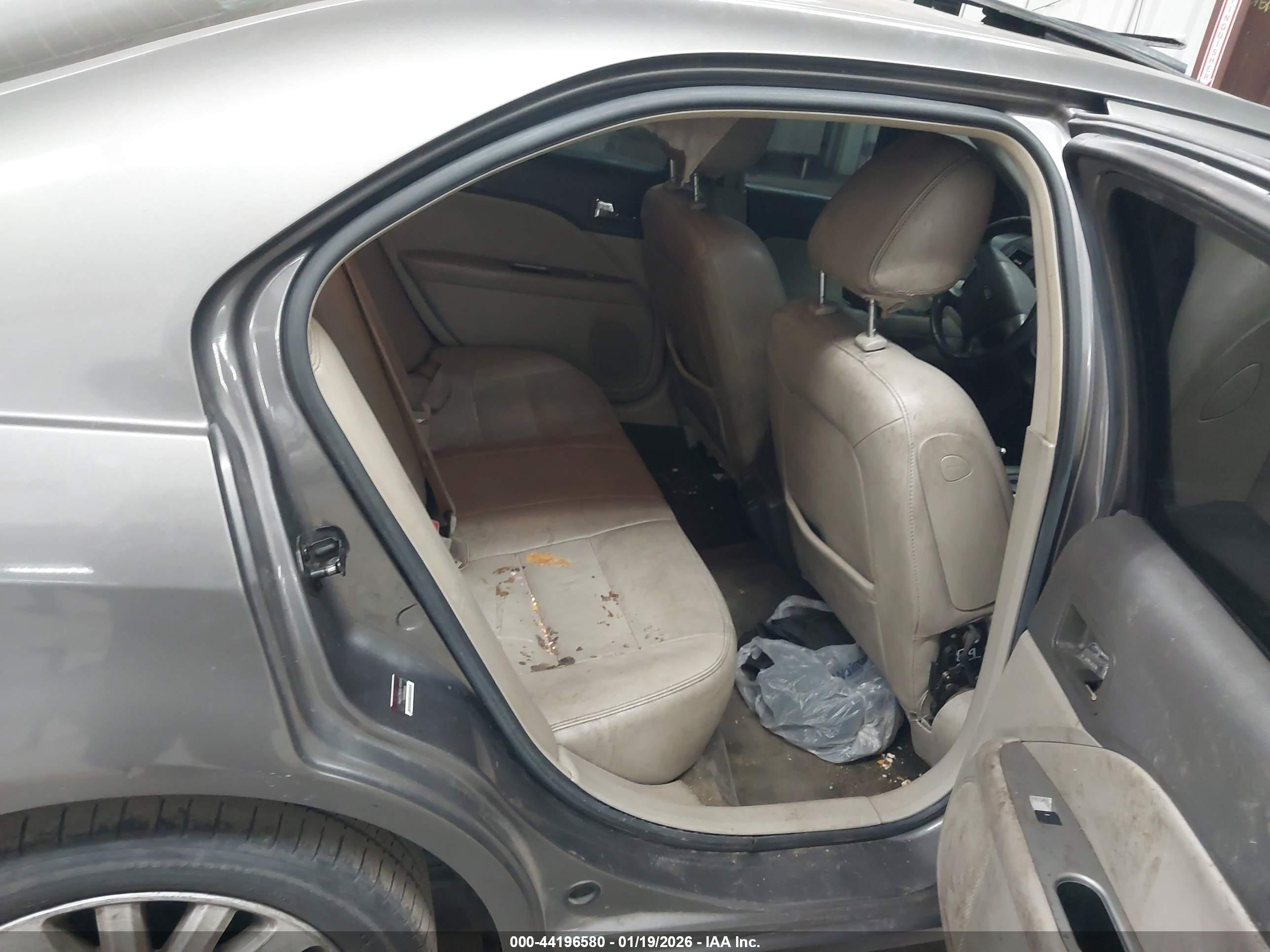 FORD FUSION image 8
