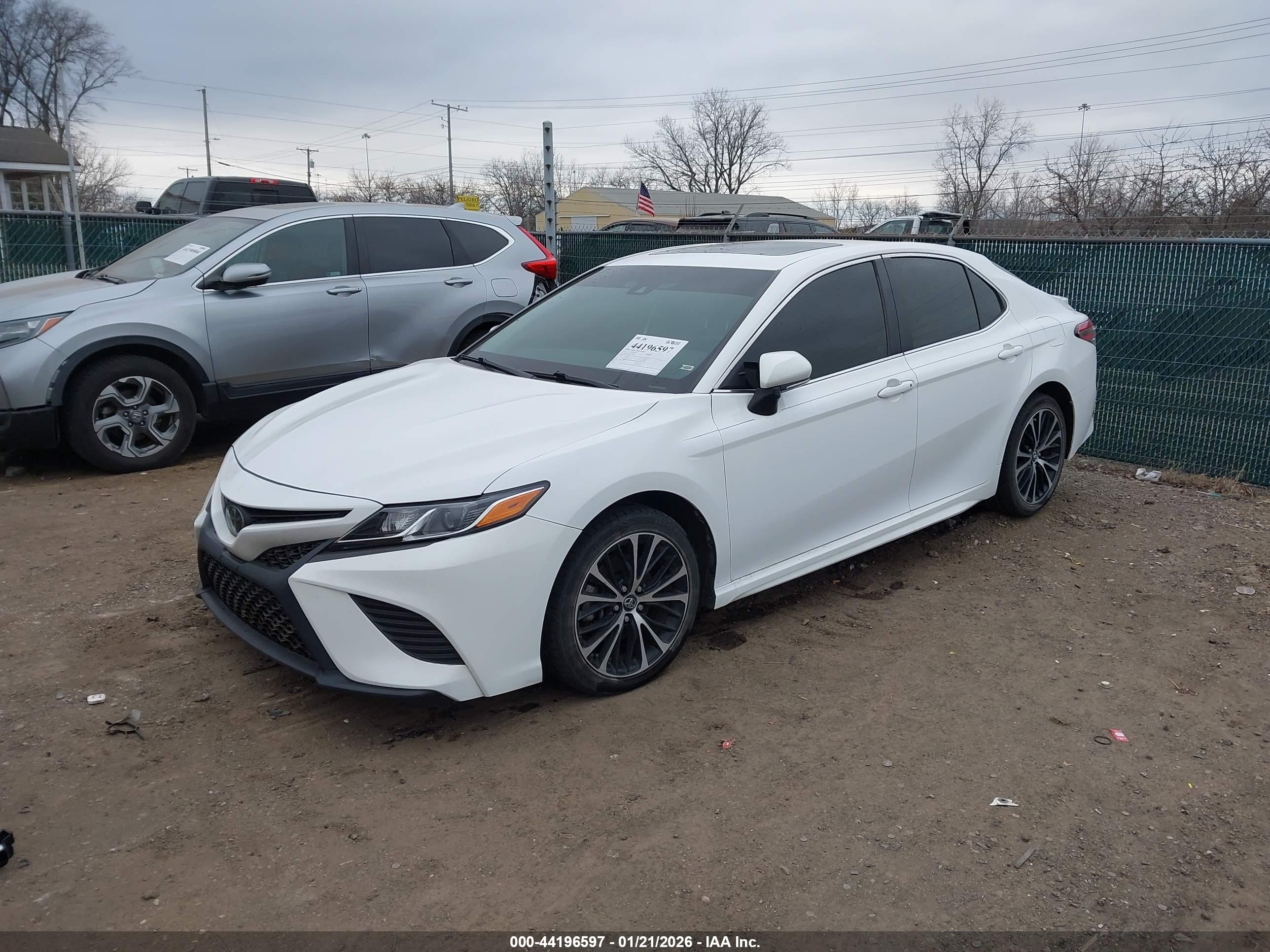 TOYOTA CAMRY image 2