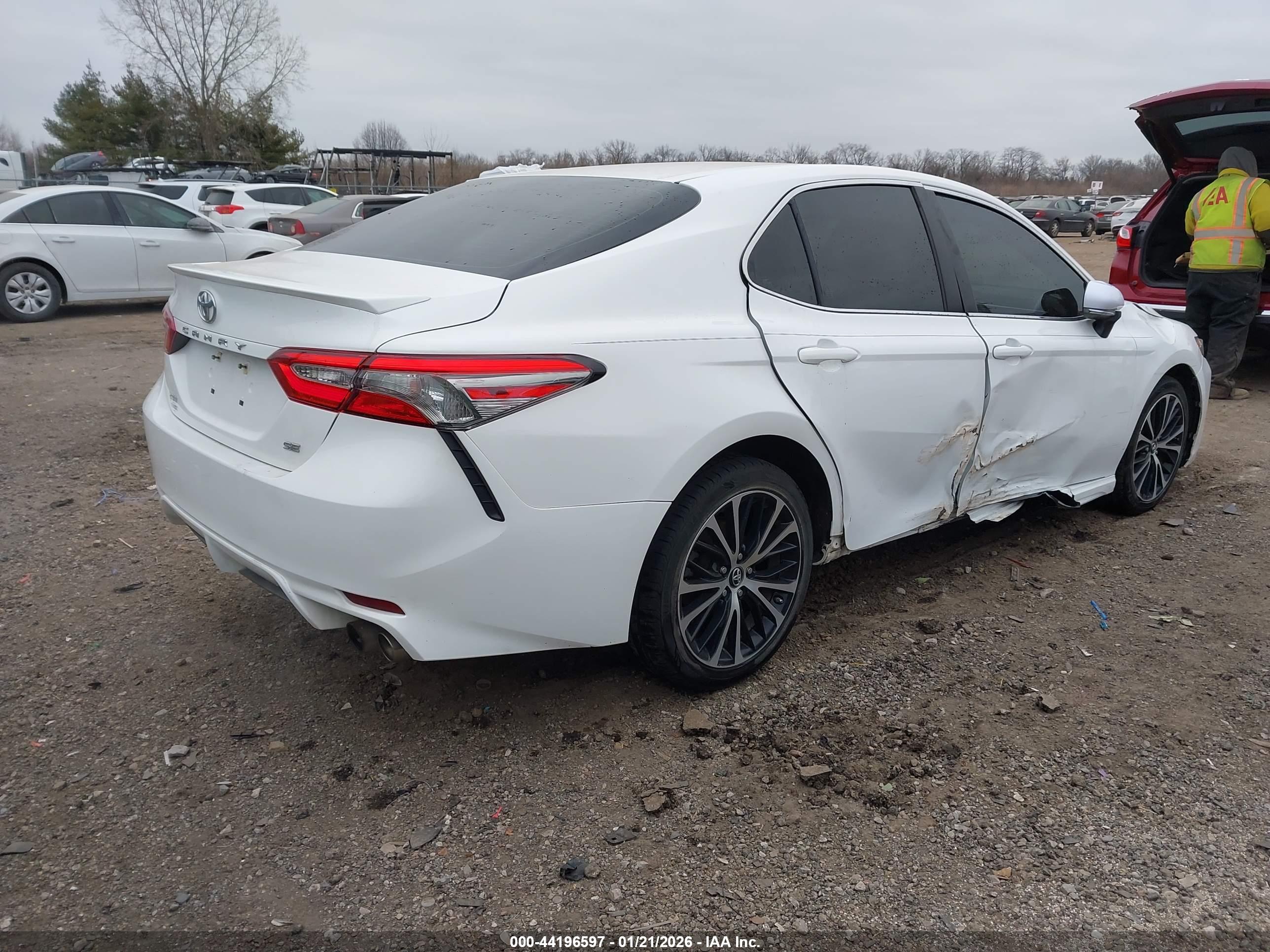 TOYOTA CAMRY image 4
