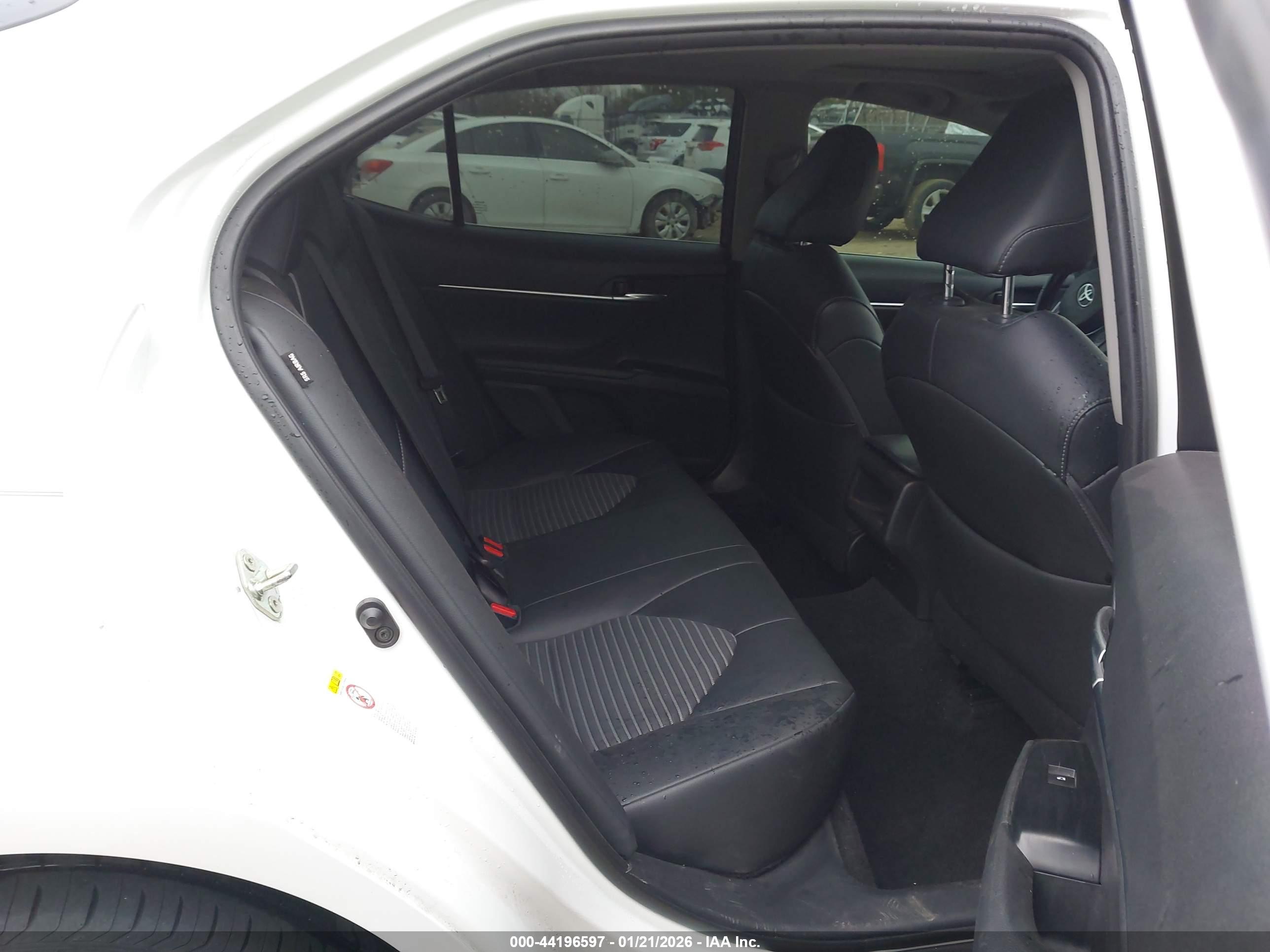 TOYOTA CAMRY image 8