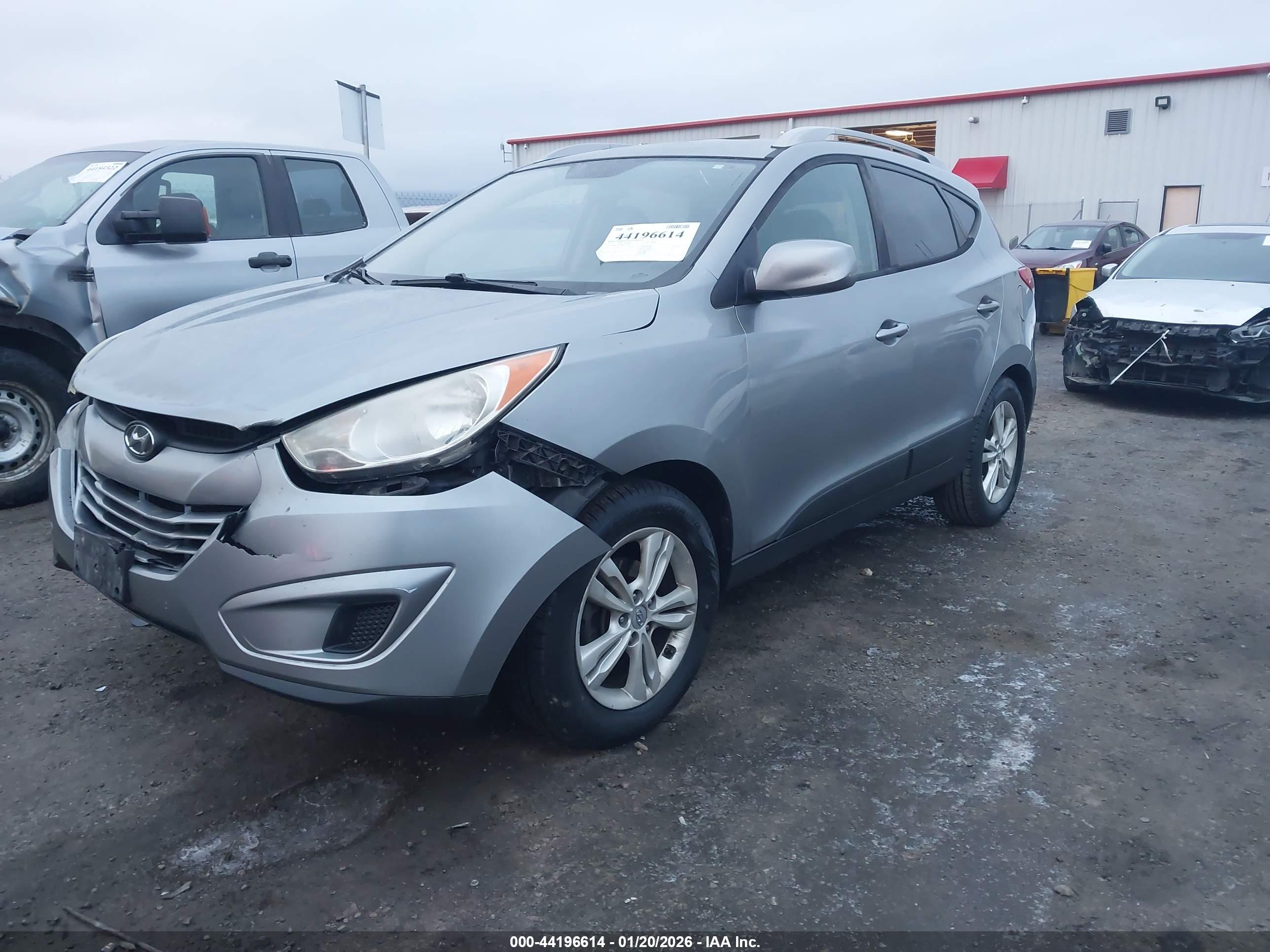 HYUNDAI TUCSON image 2
