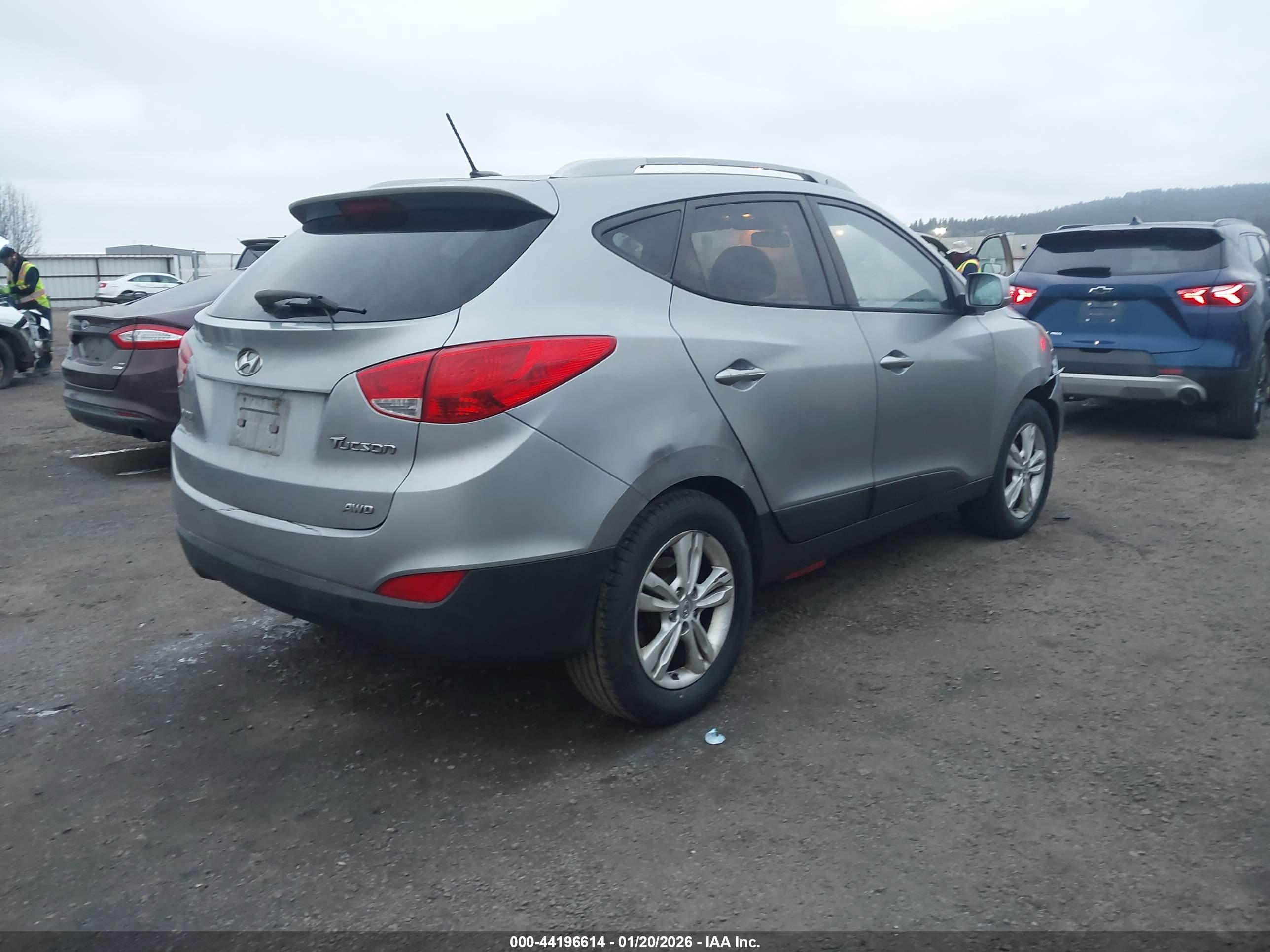 HYUNDAI TUCSON image 4