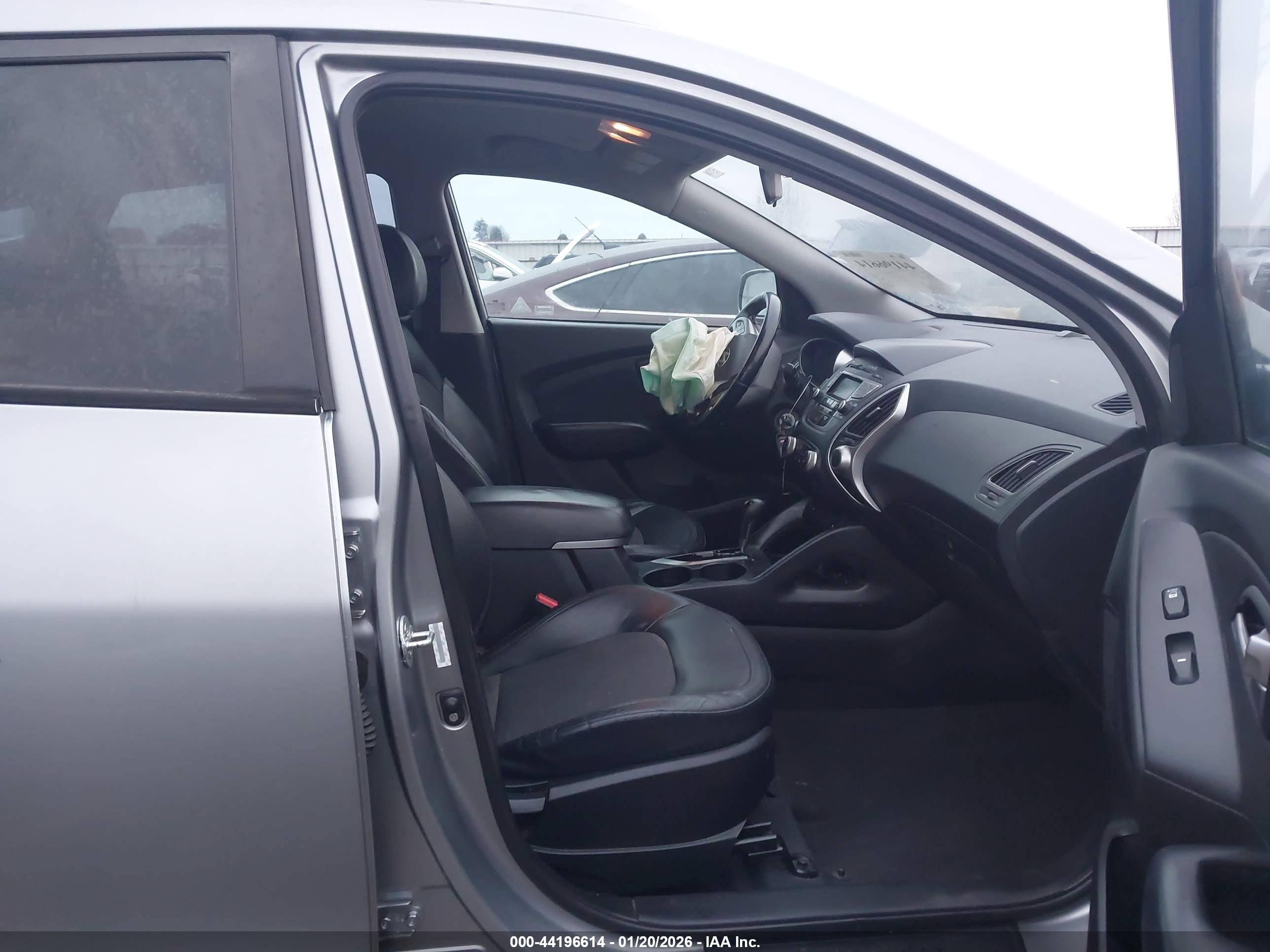HYUNDAI TUCSON image 5
