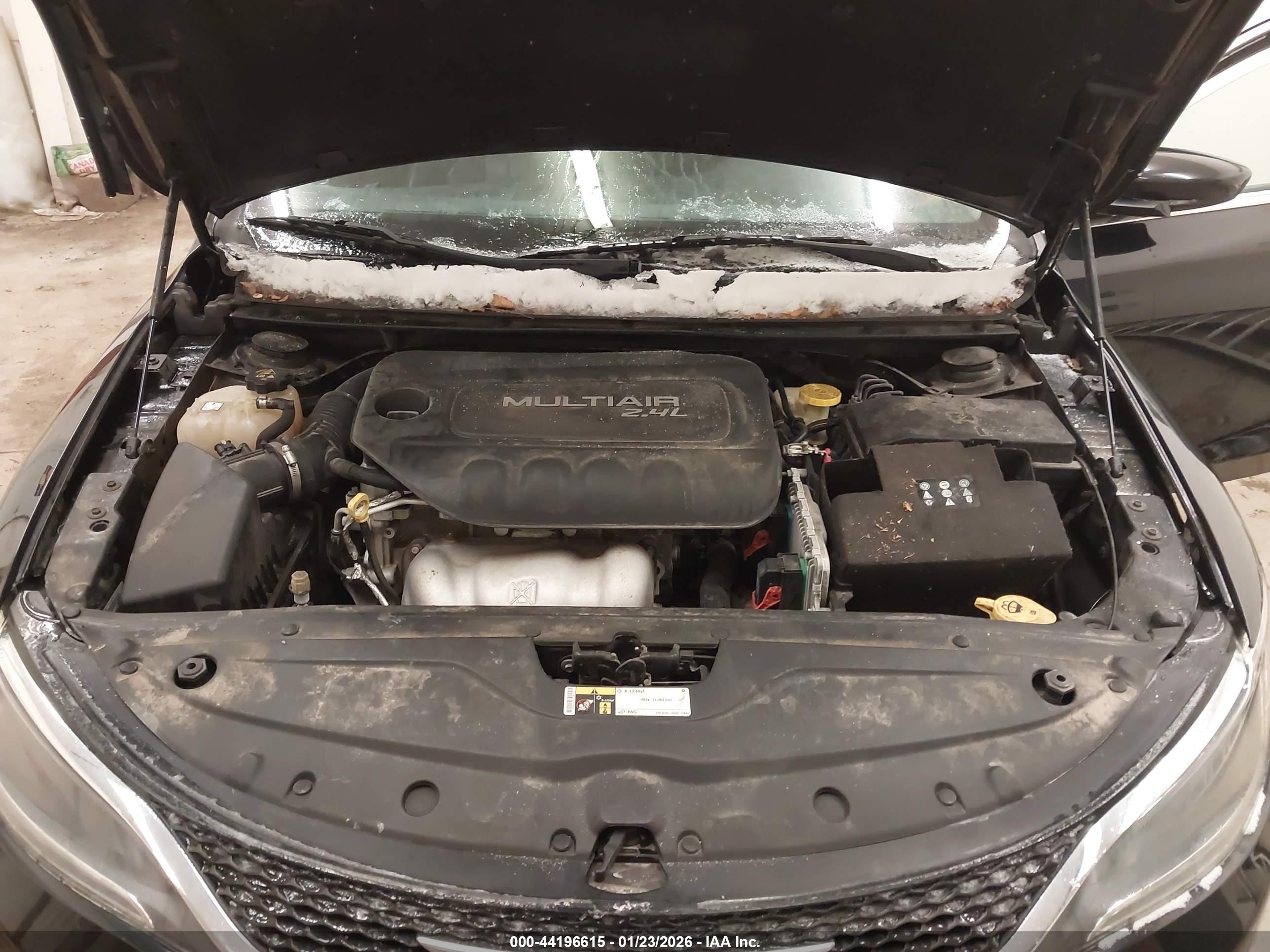 CHRYSLER 200 image 10