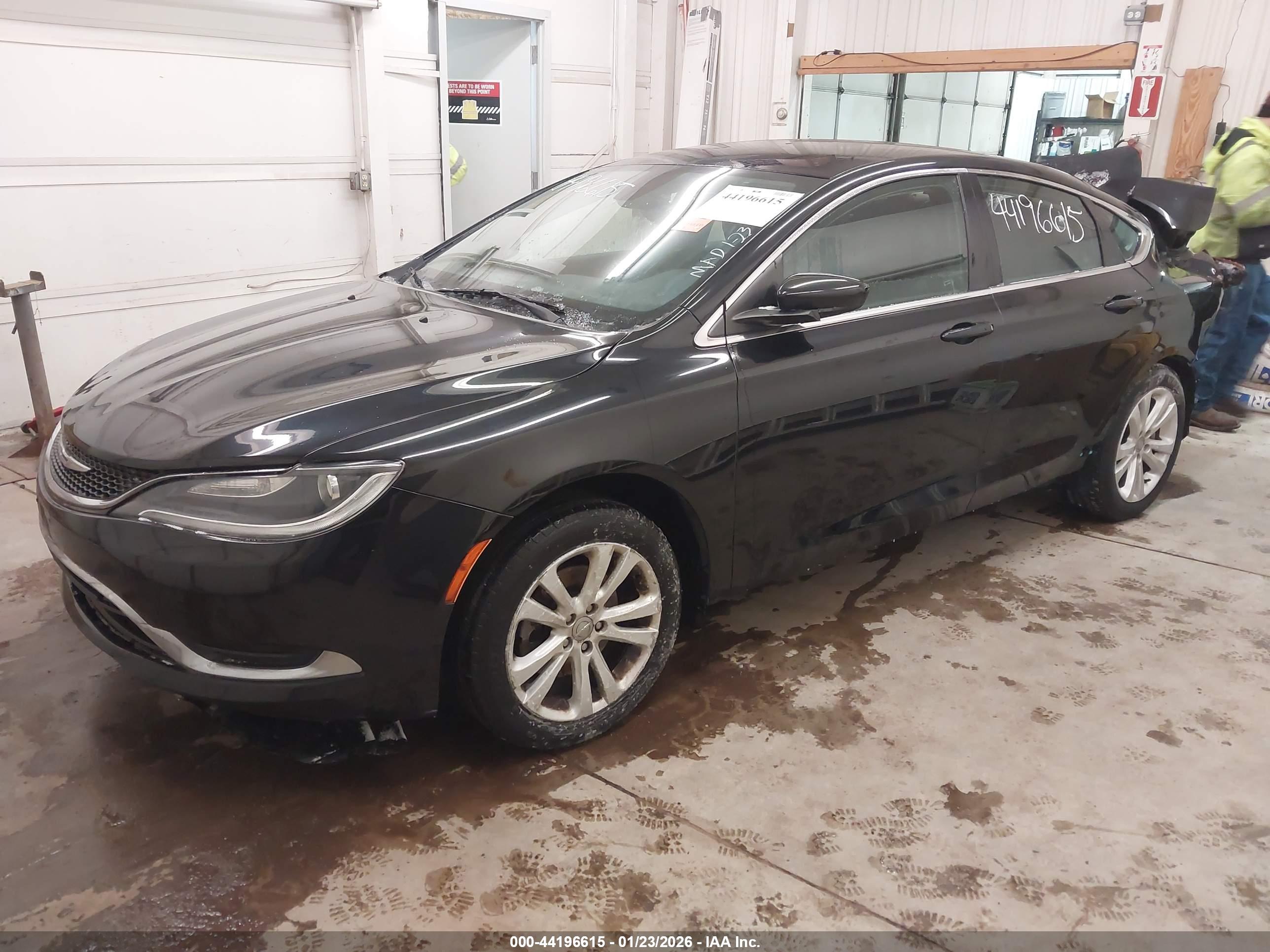 CHRYSLER 200 image 2