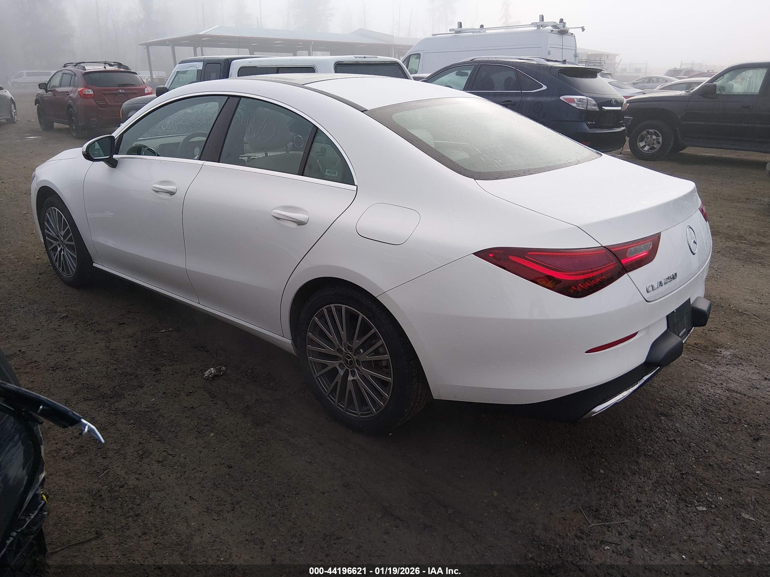 MERCEDES-BENZ CLA image 3