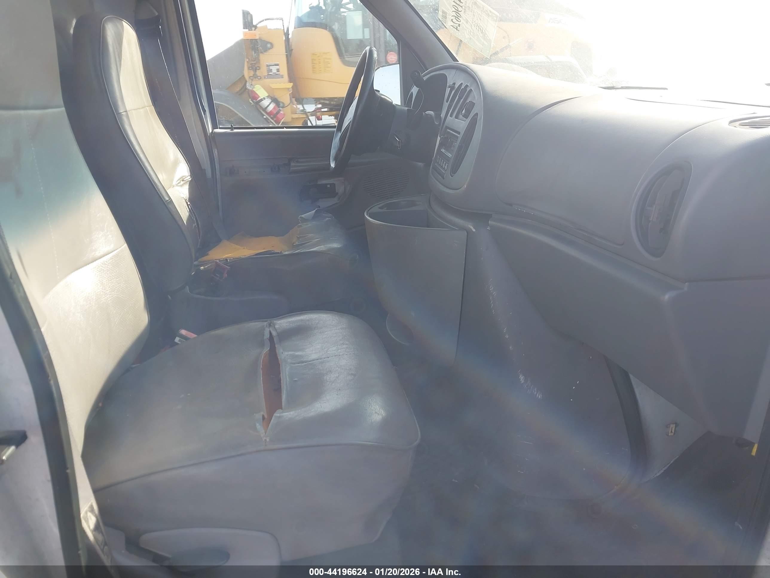 FORD E-250 image 5