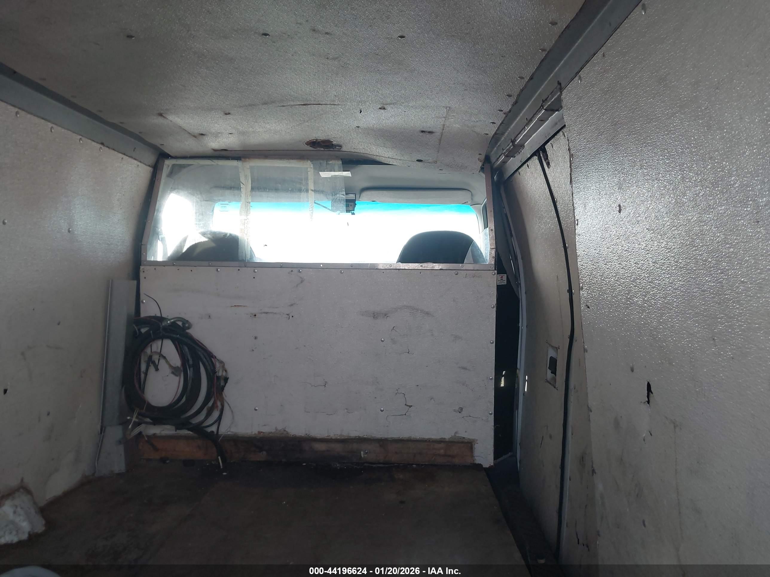 FORD E-250 image 8