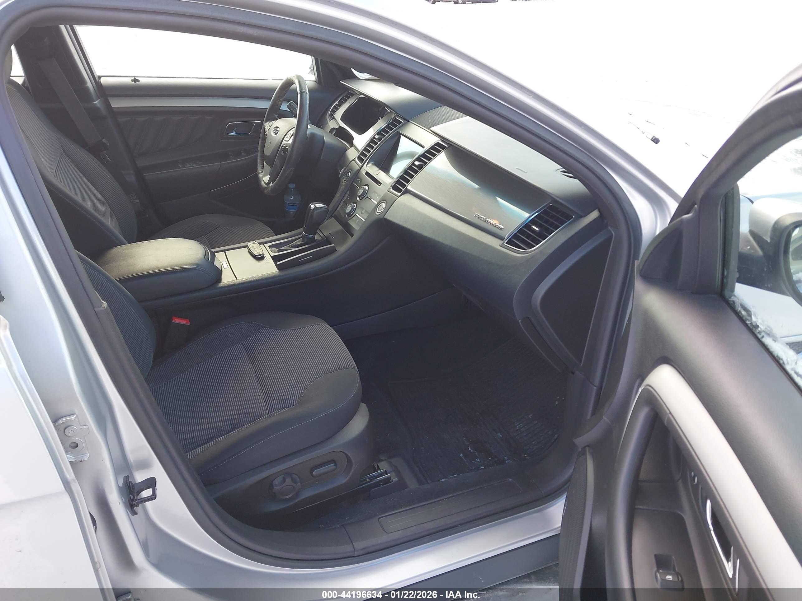 FORD TAURUS image 5