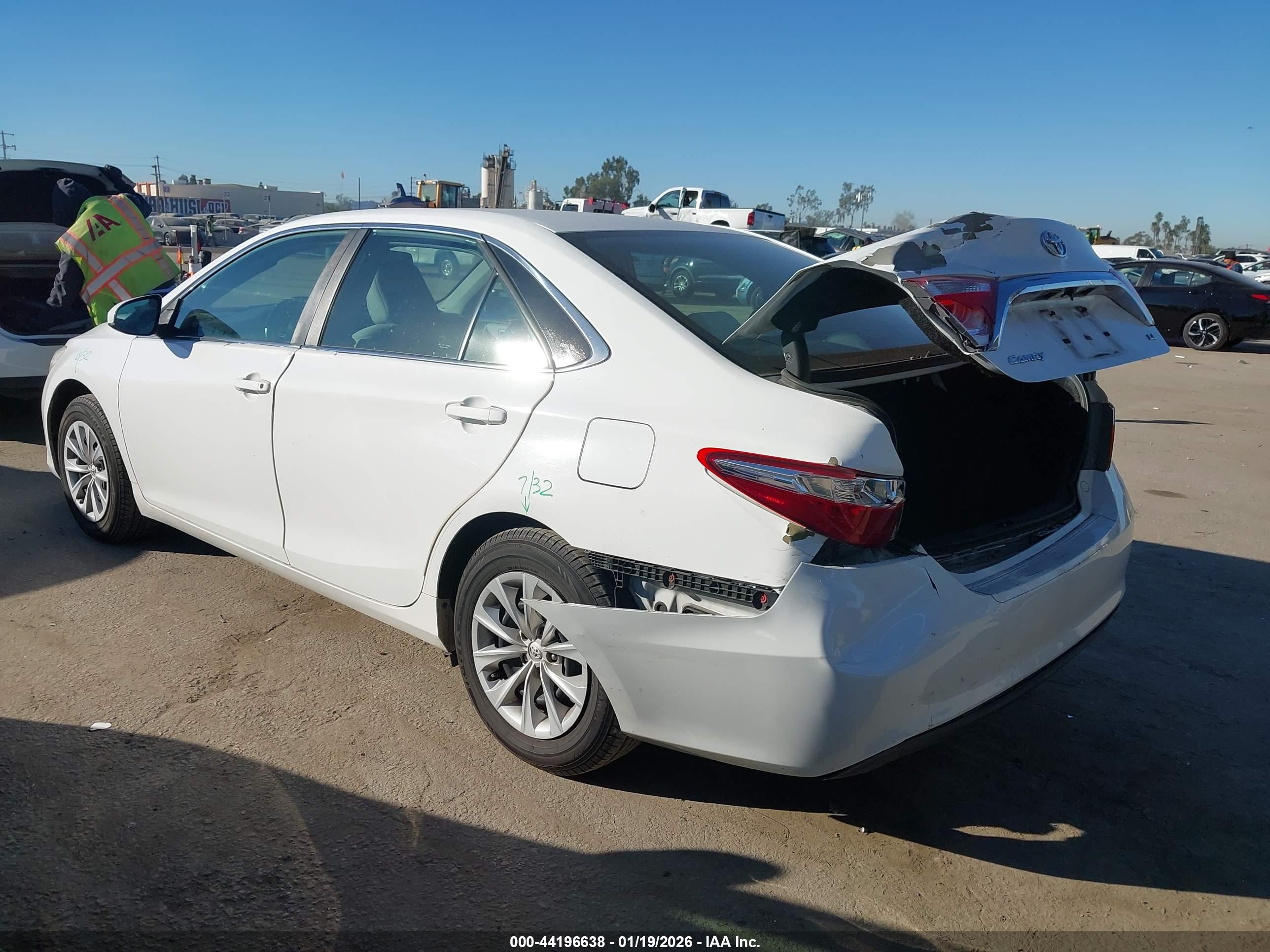 TOYOTA CAMRY image 3