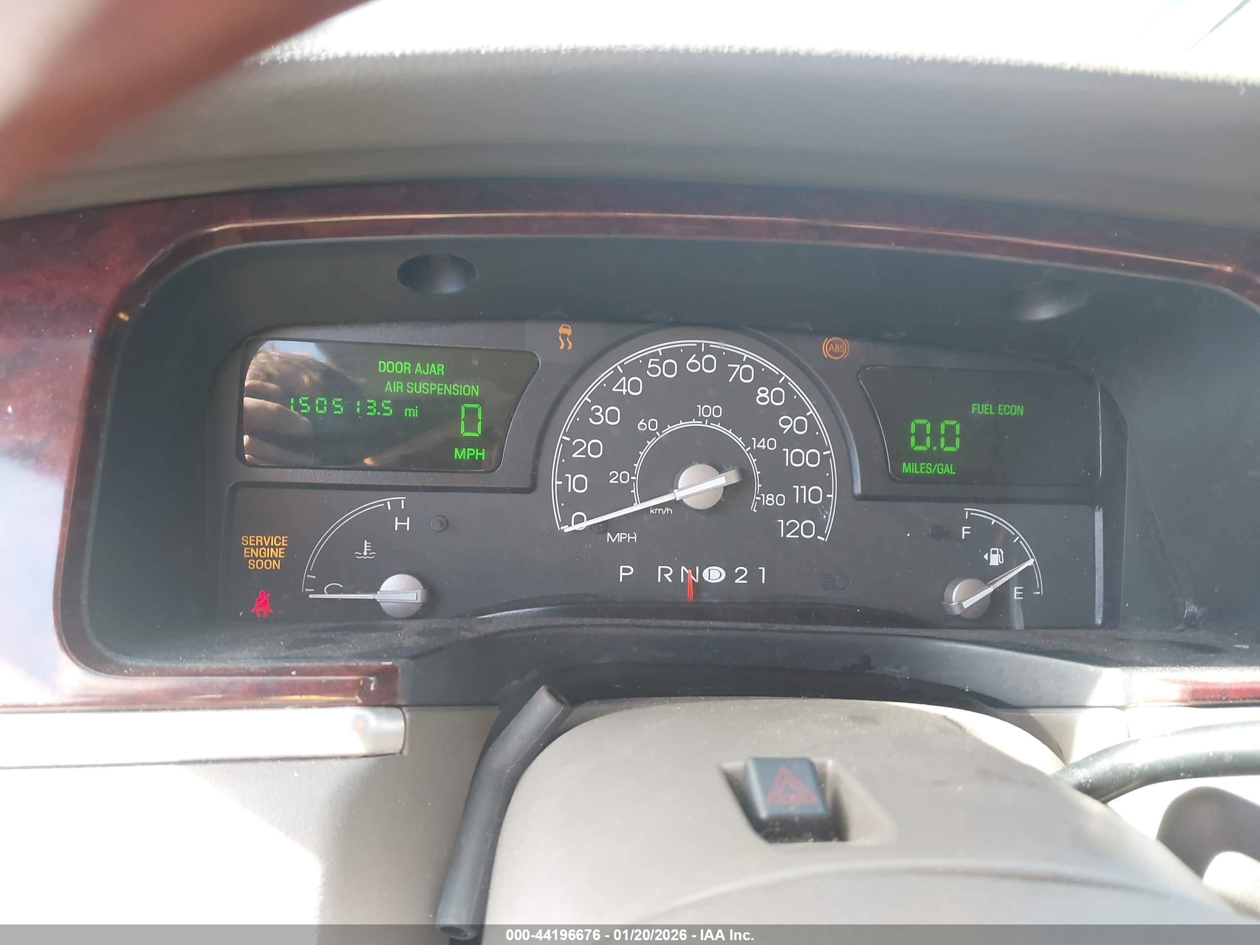 LINCOLN TOWN image 7