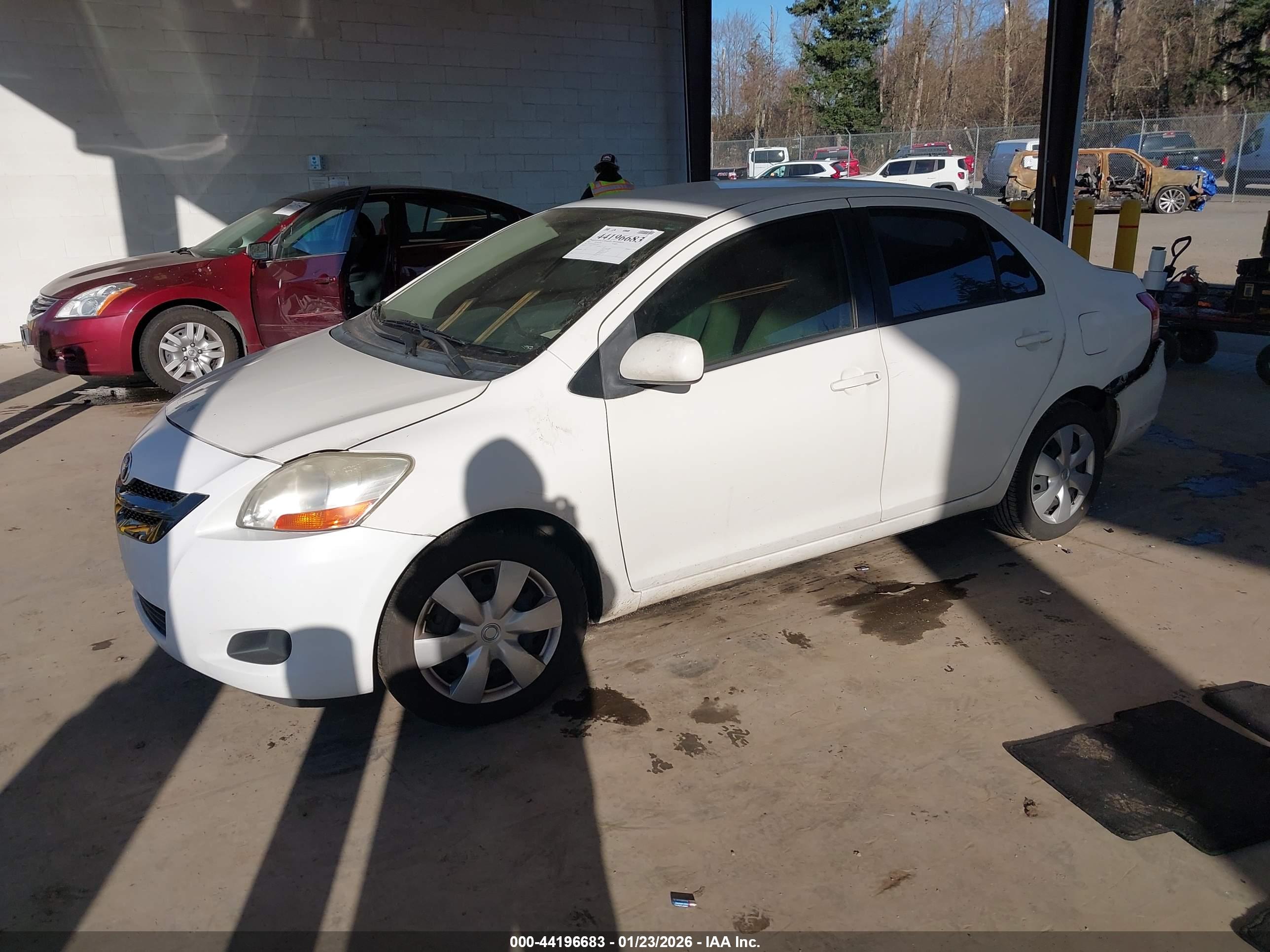 TOYOTA YARIS image 2