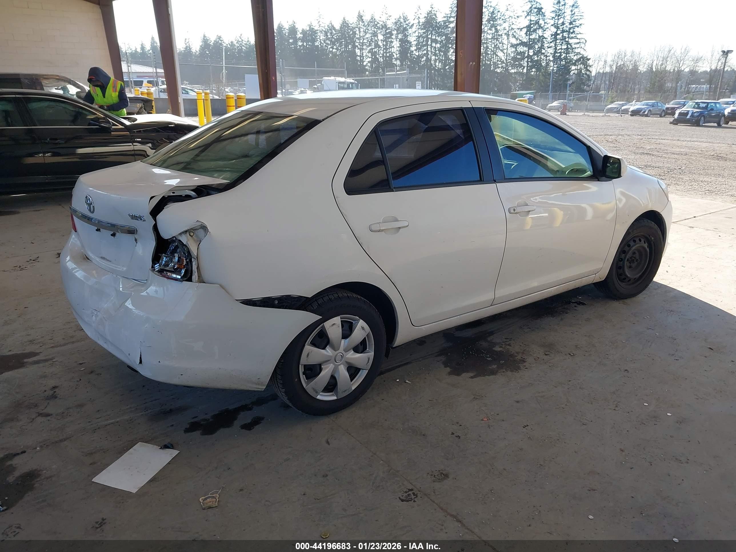 TOYOTA YARIS image 4