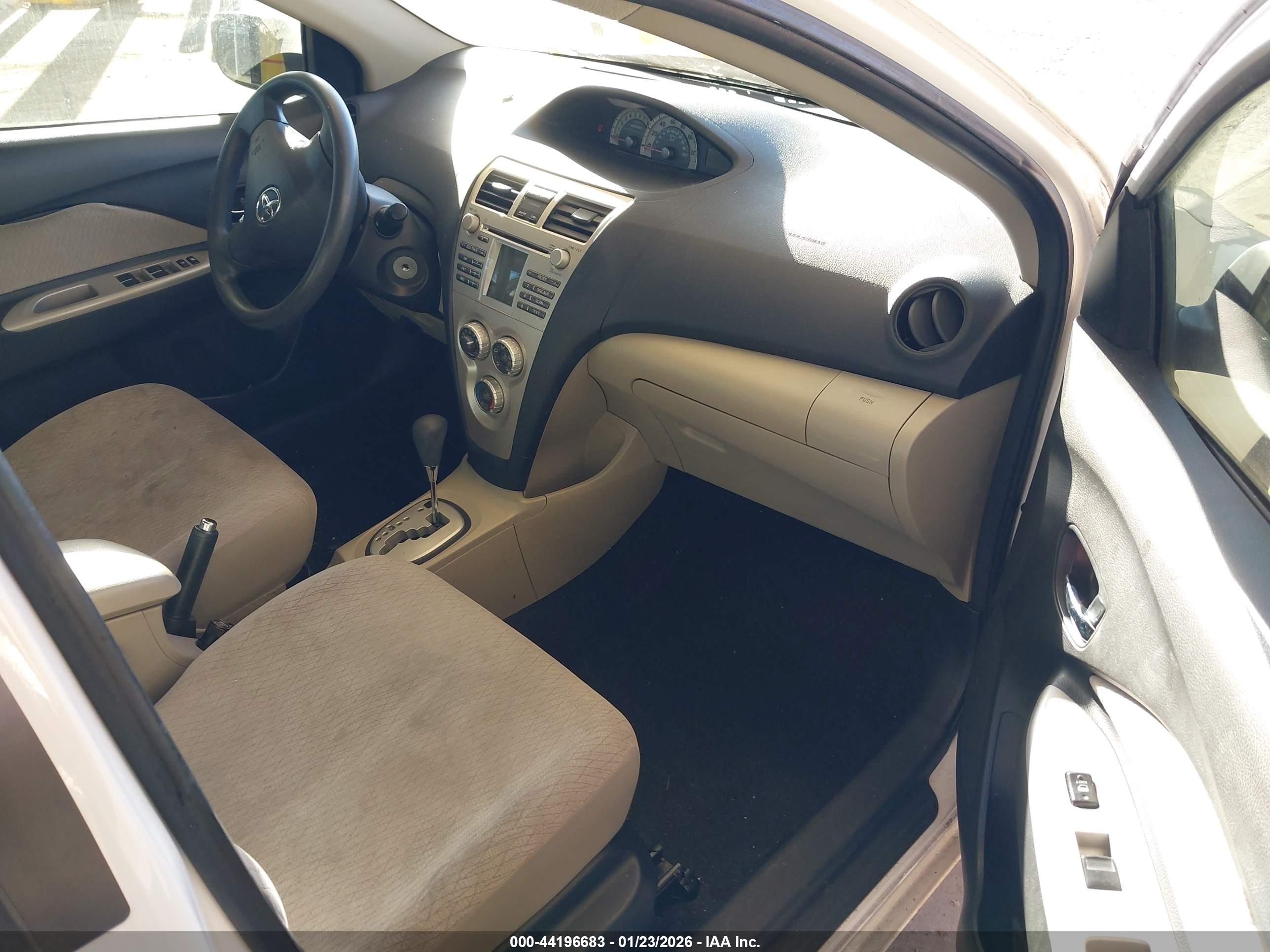 TOYOTA YARIS image 5