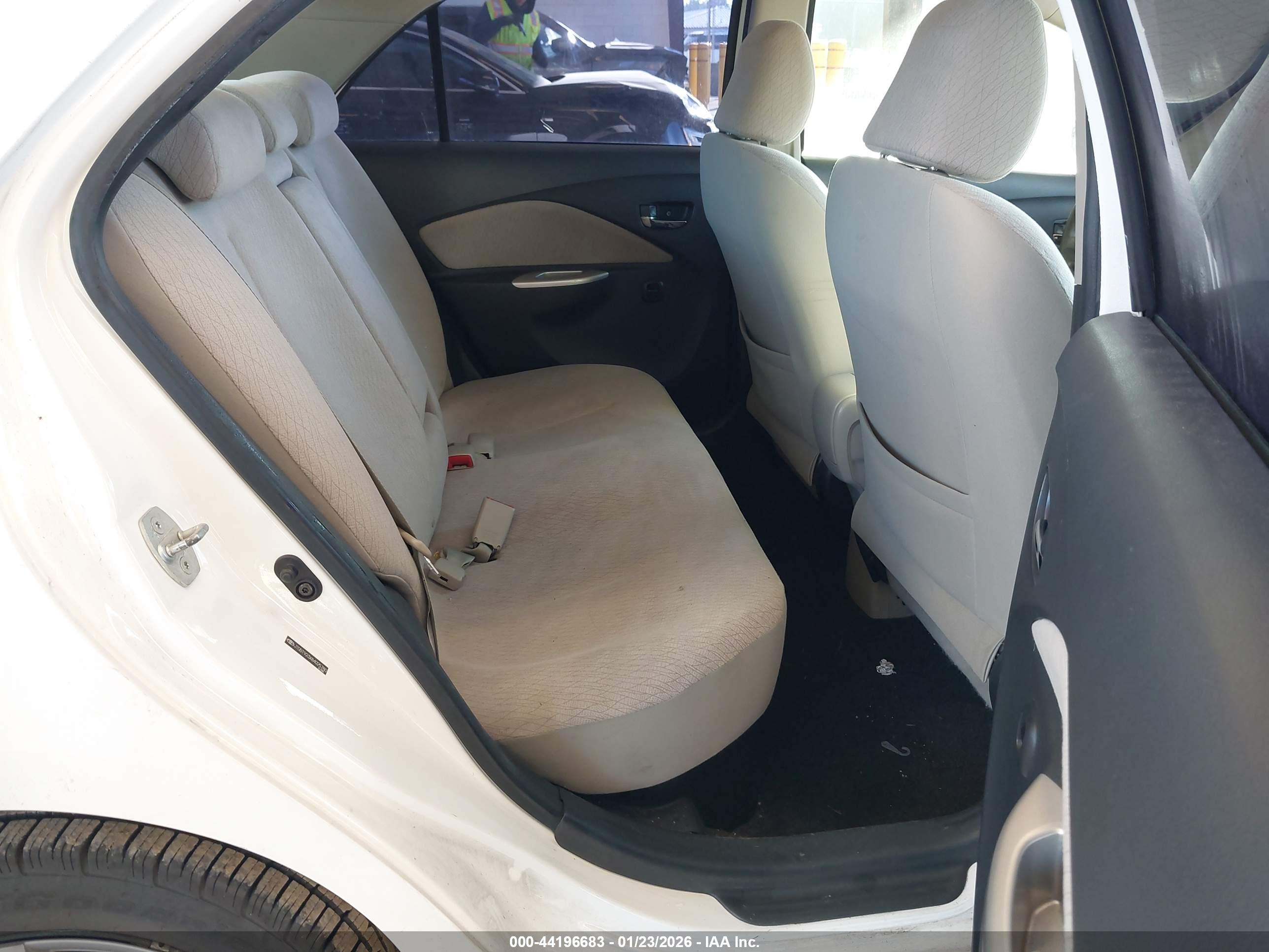 TOYOTA YARIS image 8