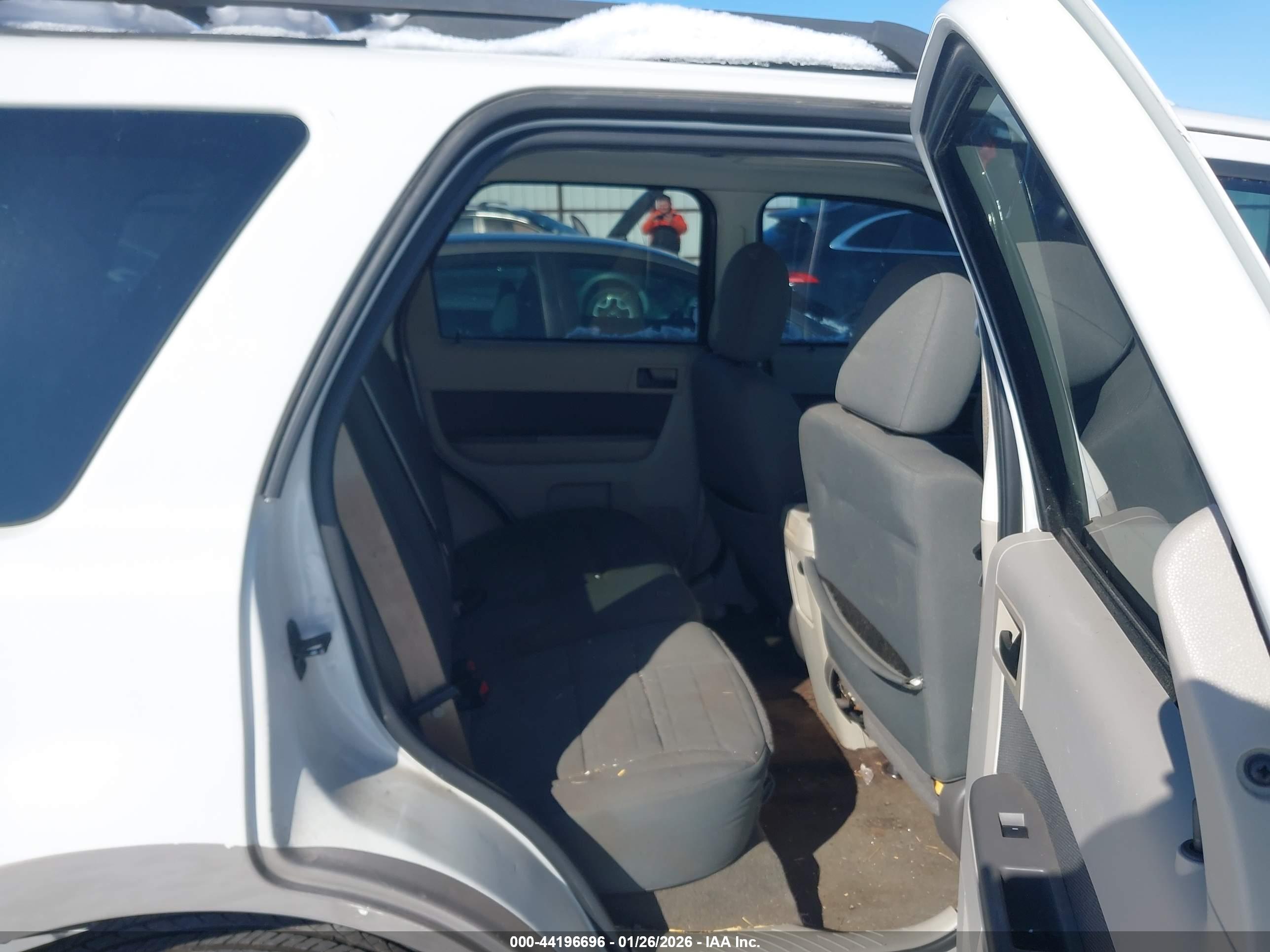FORD ESCAPE image 8