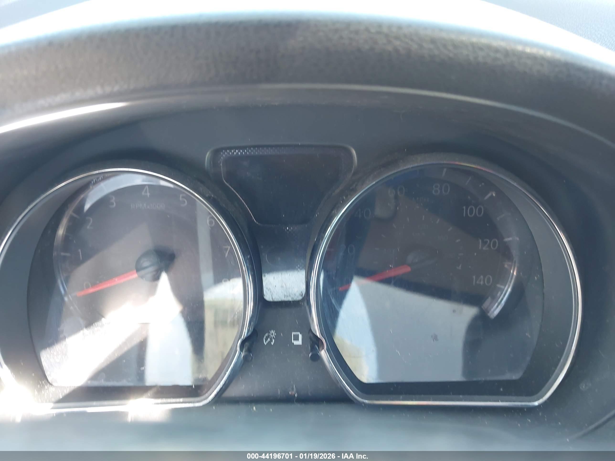 NISSAN VERSA image 7