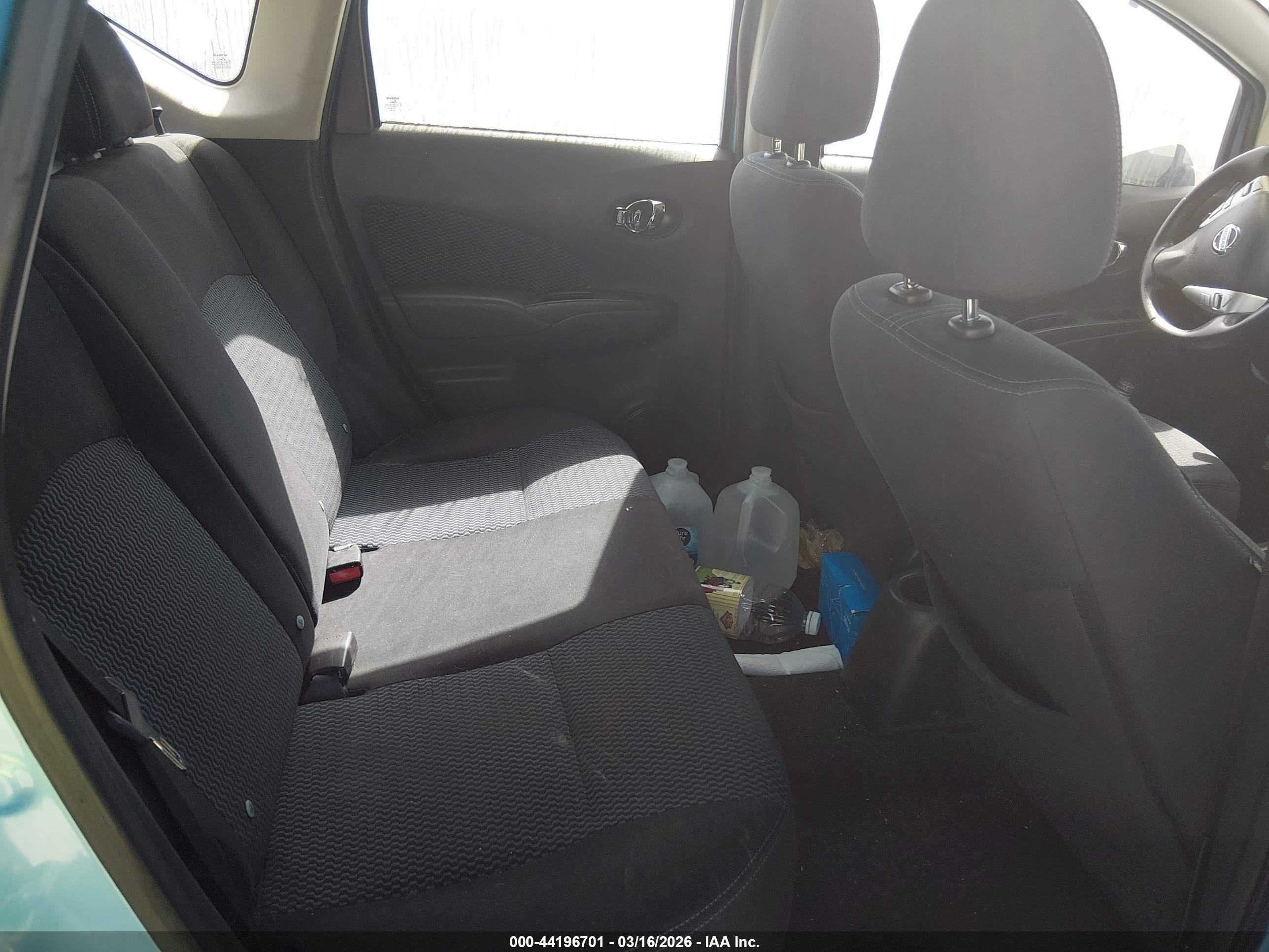 NISSAN VERSA image 8
