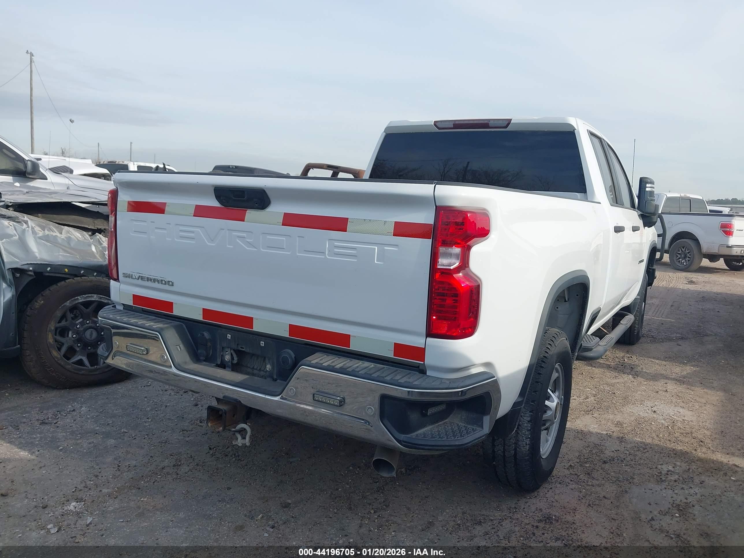 CHEVROLET SILVERADO image 4