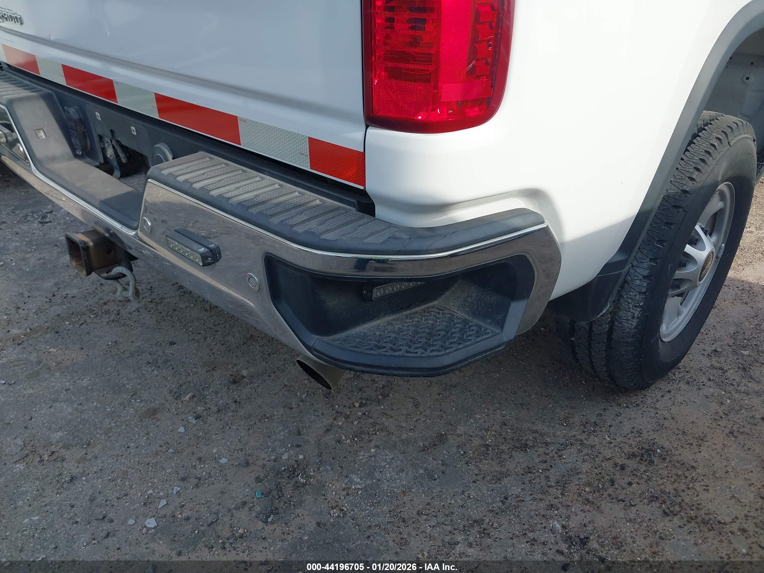 CHEVROLET SILVERADO image 6