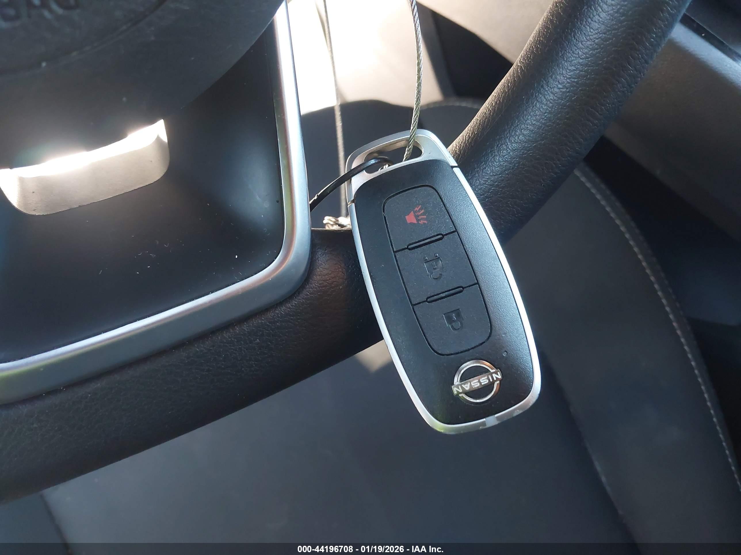 NISSAN ROGUE image 11